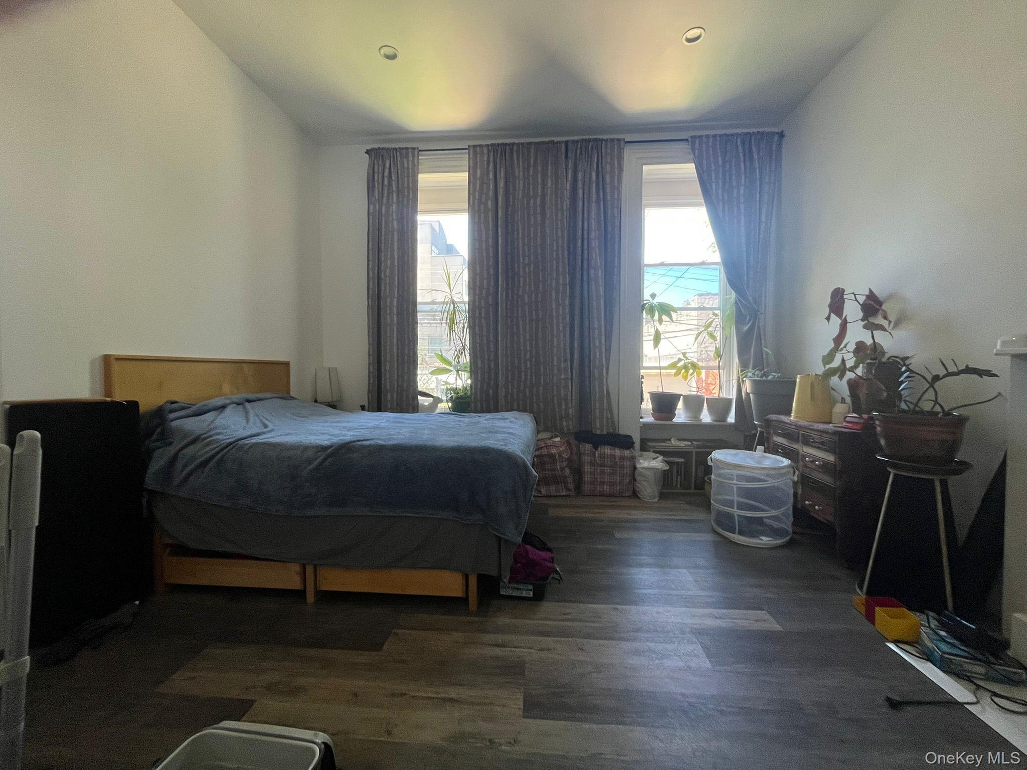 130 Van Dyke Street Property Photo 10