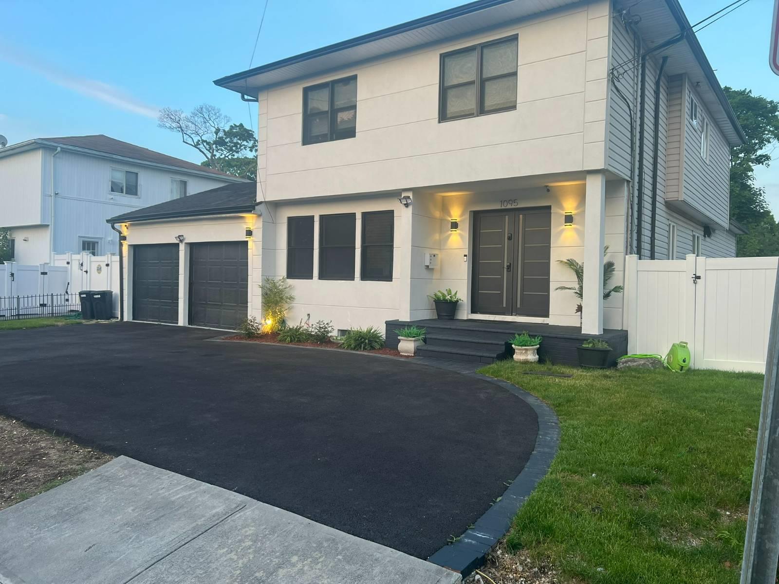 1095 Lynn Place Property Photo 1
