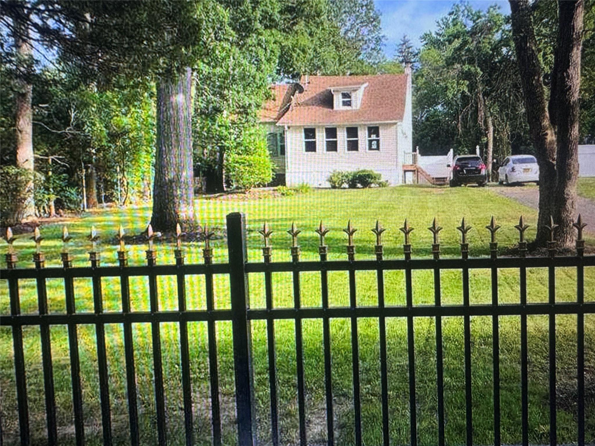 40 Inwood Ave Property Photo 1