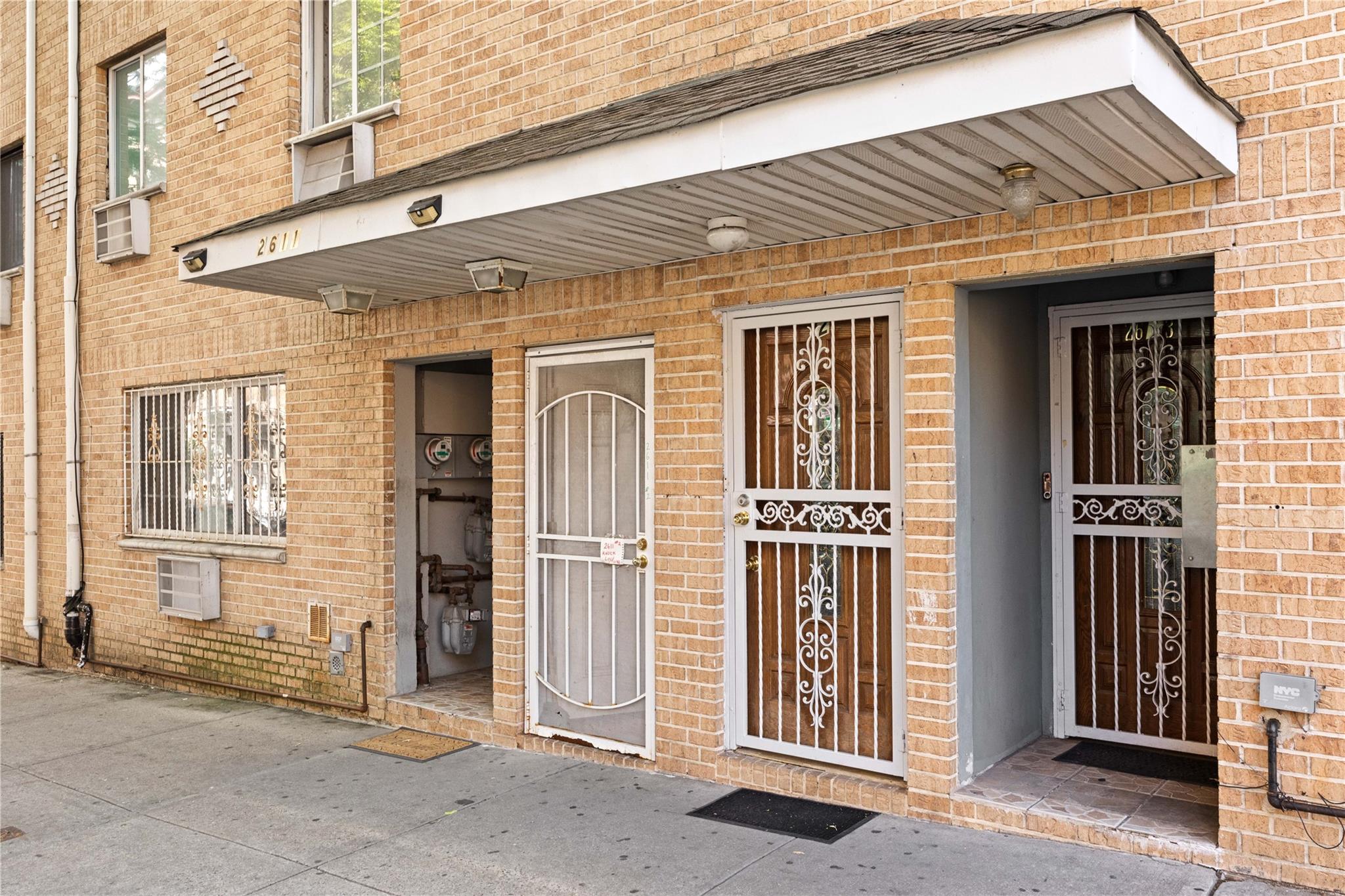 2611 Decatur Avenue Property Photo 1