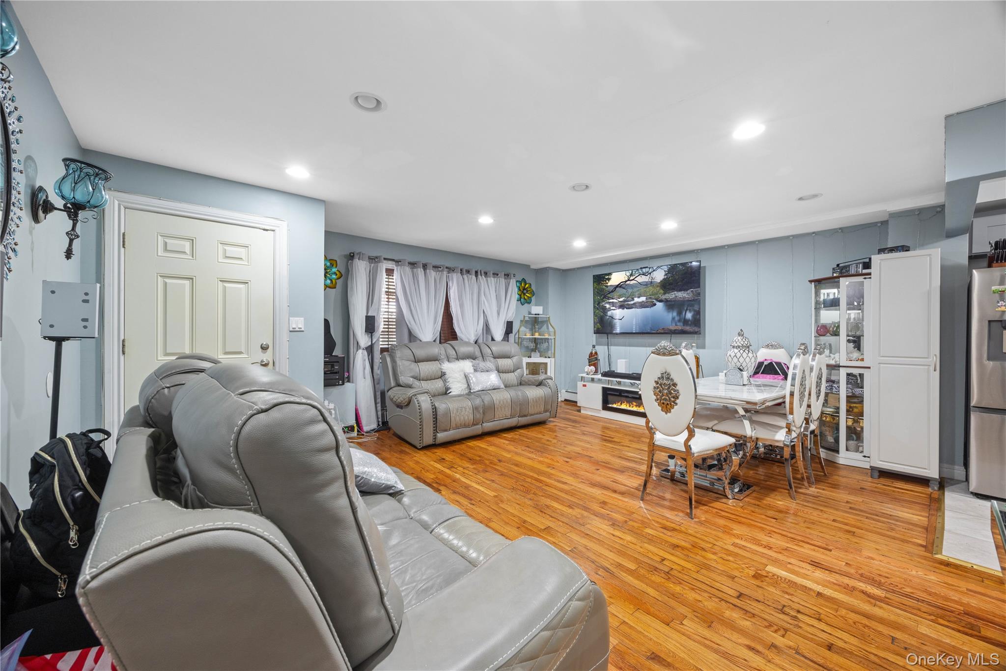 2611 Decatur Avenue Property Photo 4