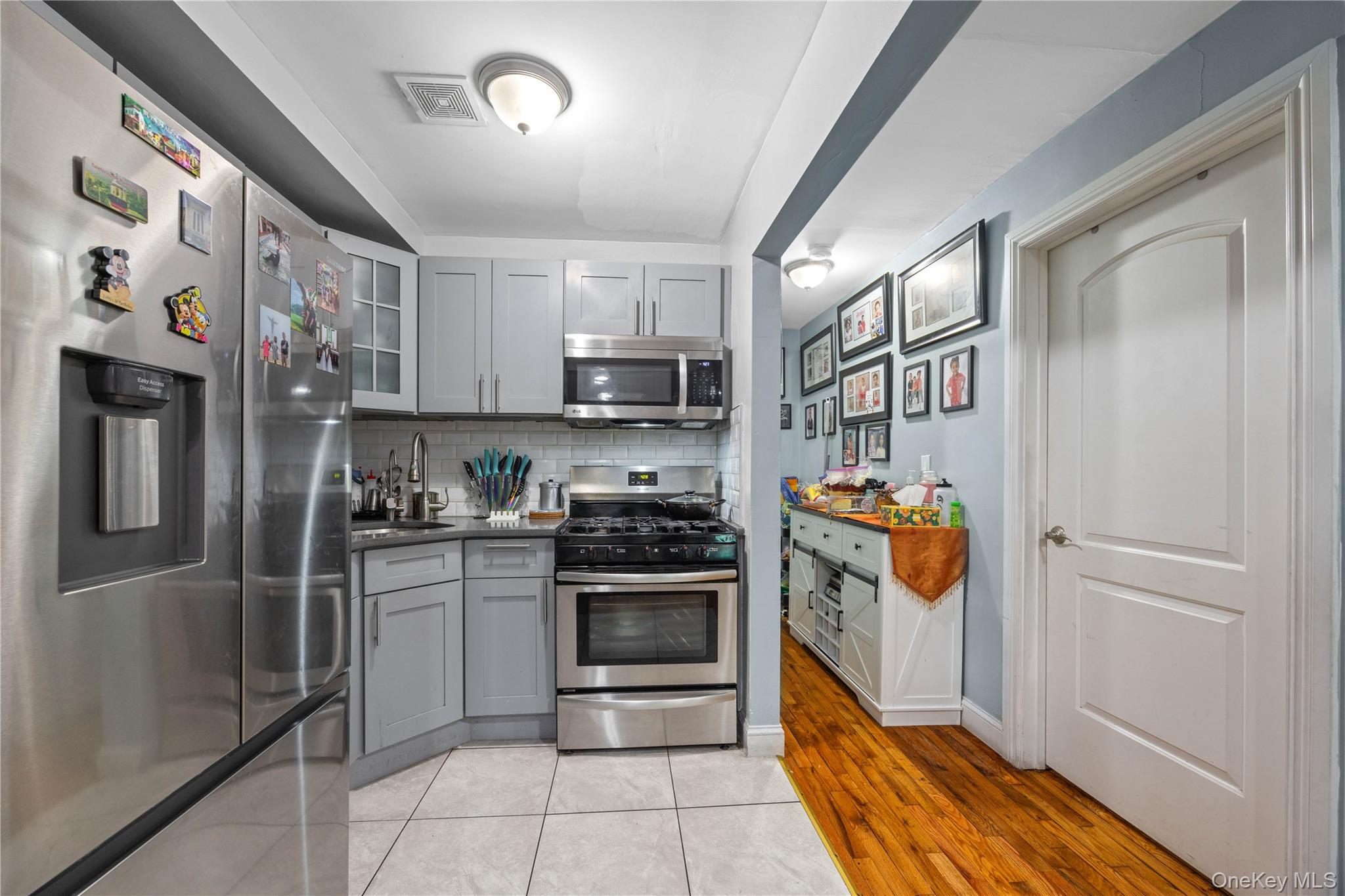 2611 Decatur Avenue Property Photo 9