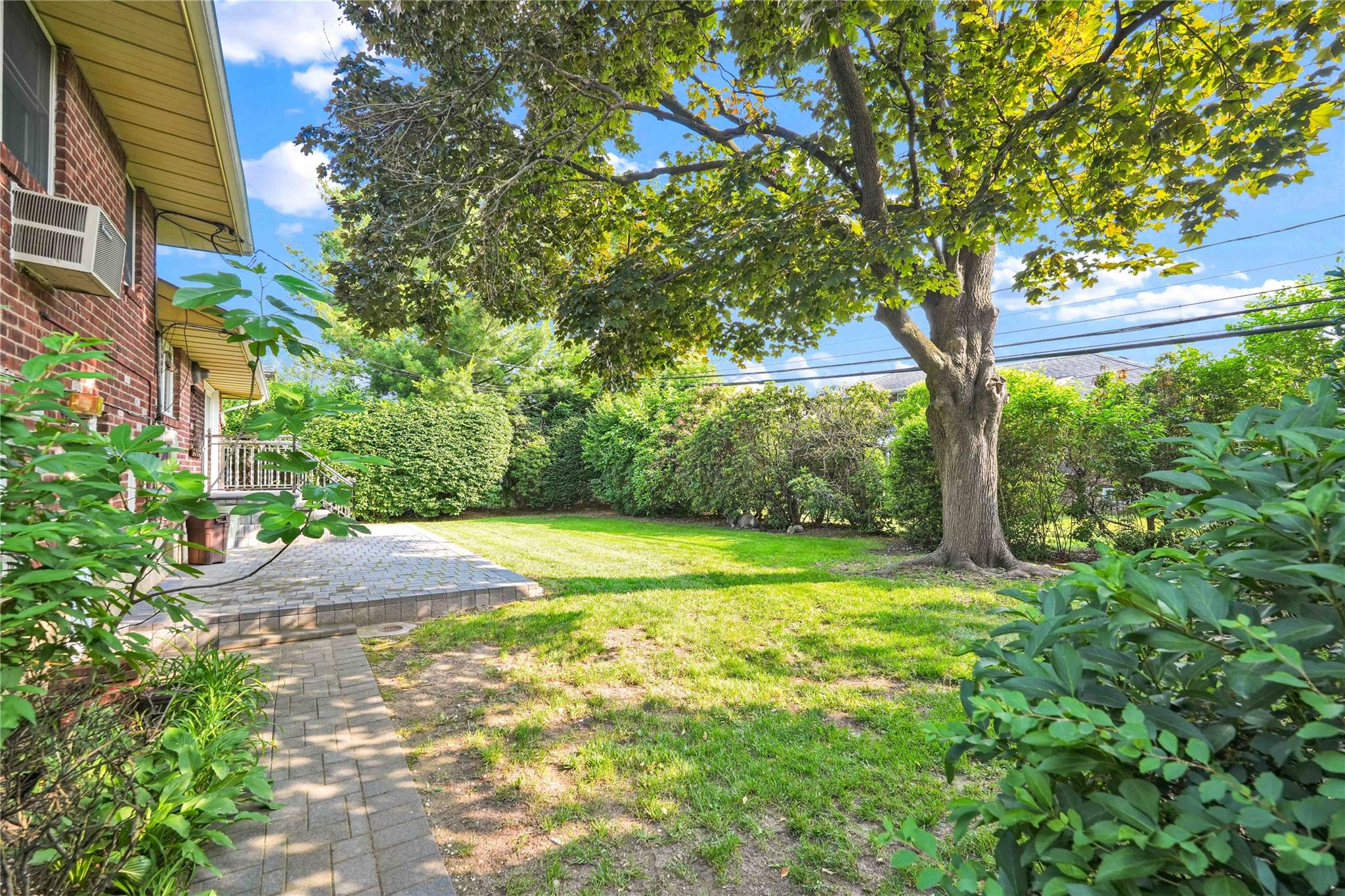 906 Bromton Drive Property Photo 4