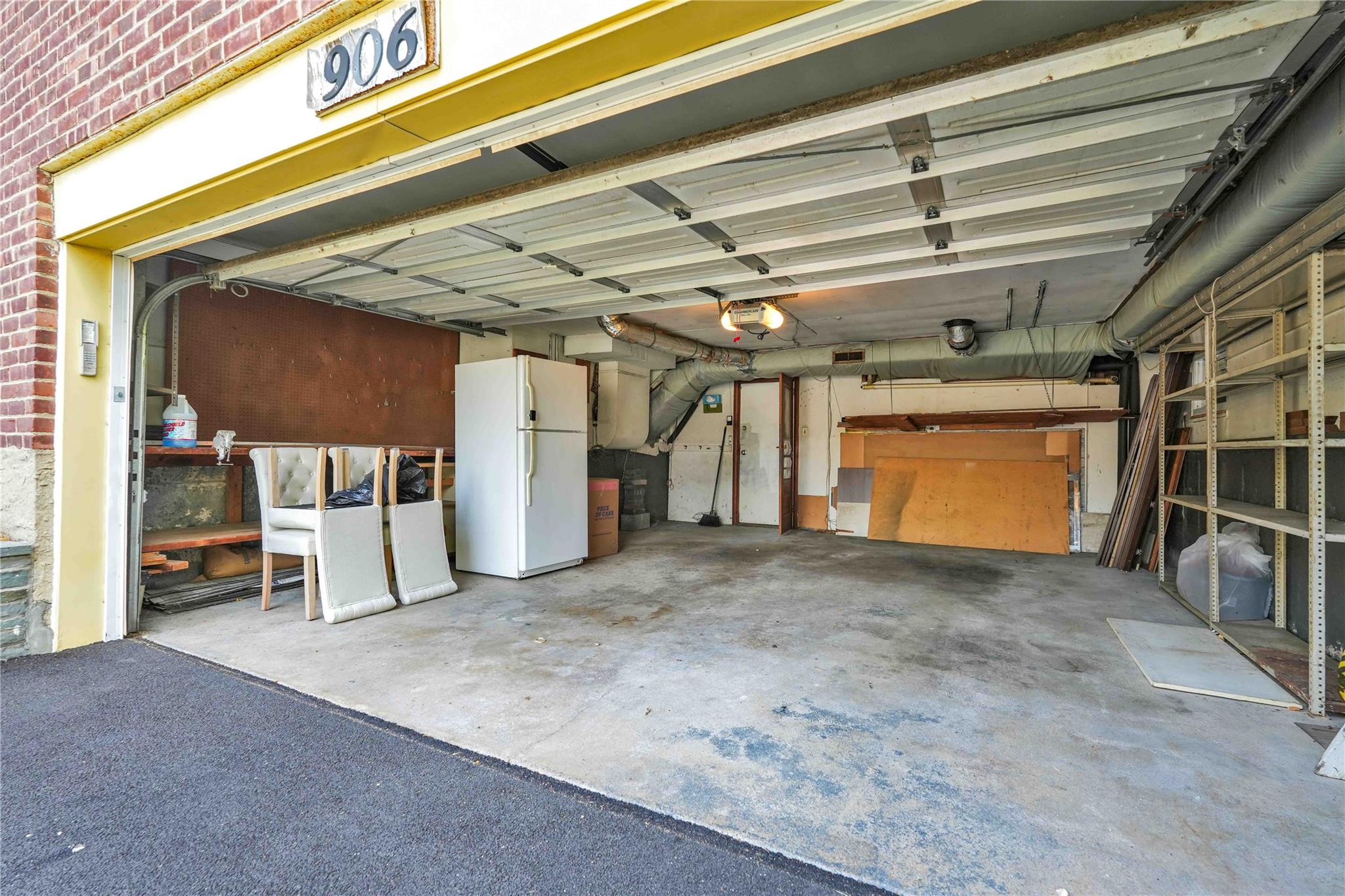 906 Bromton Drive Property Photo 7