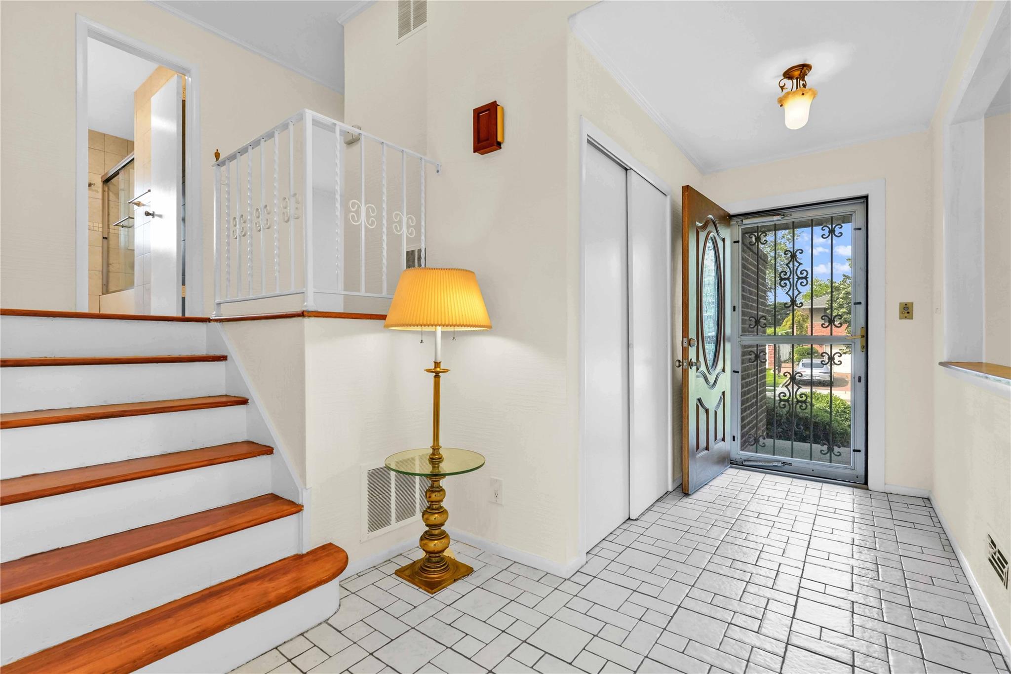906 Bromton Drive Property Photo 8