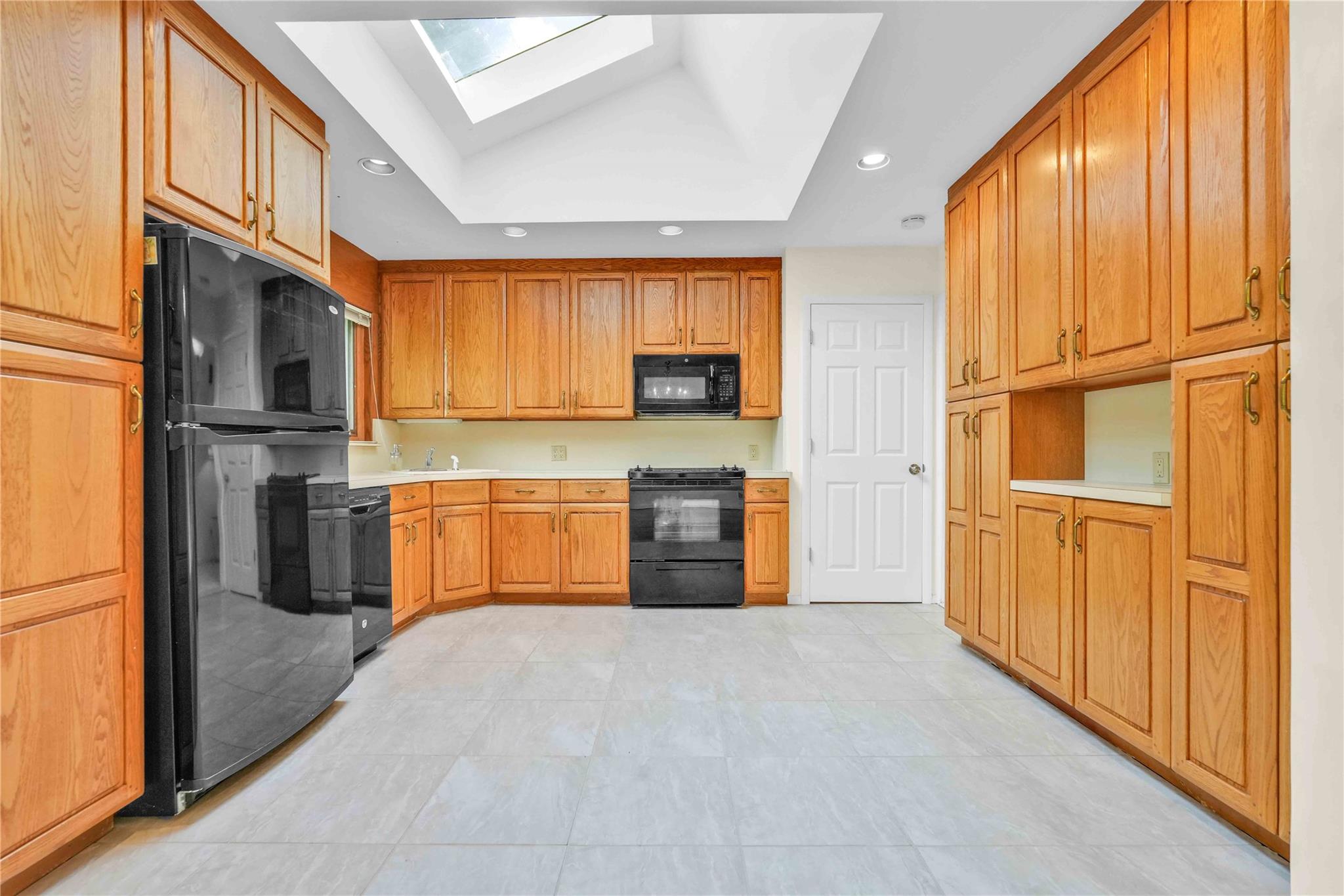 906 Bromton Drive Property Photo 10