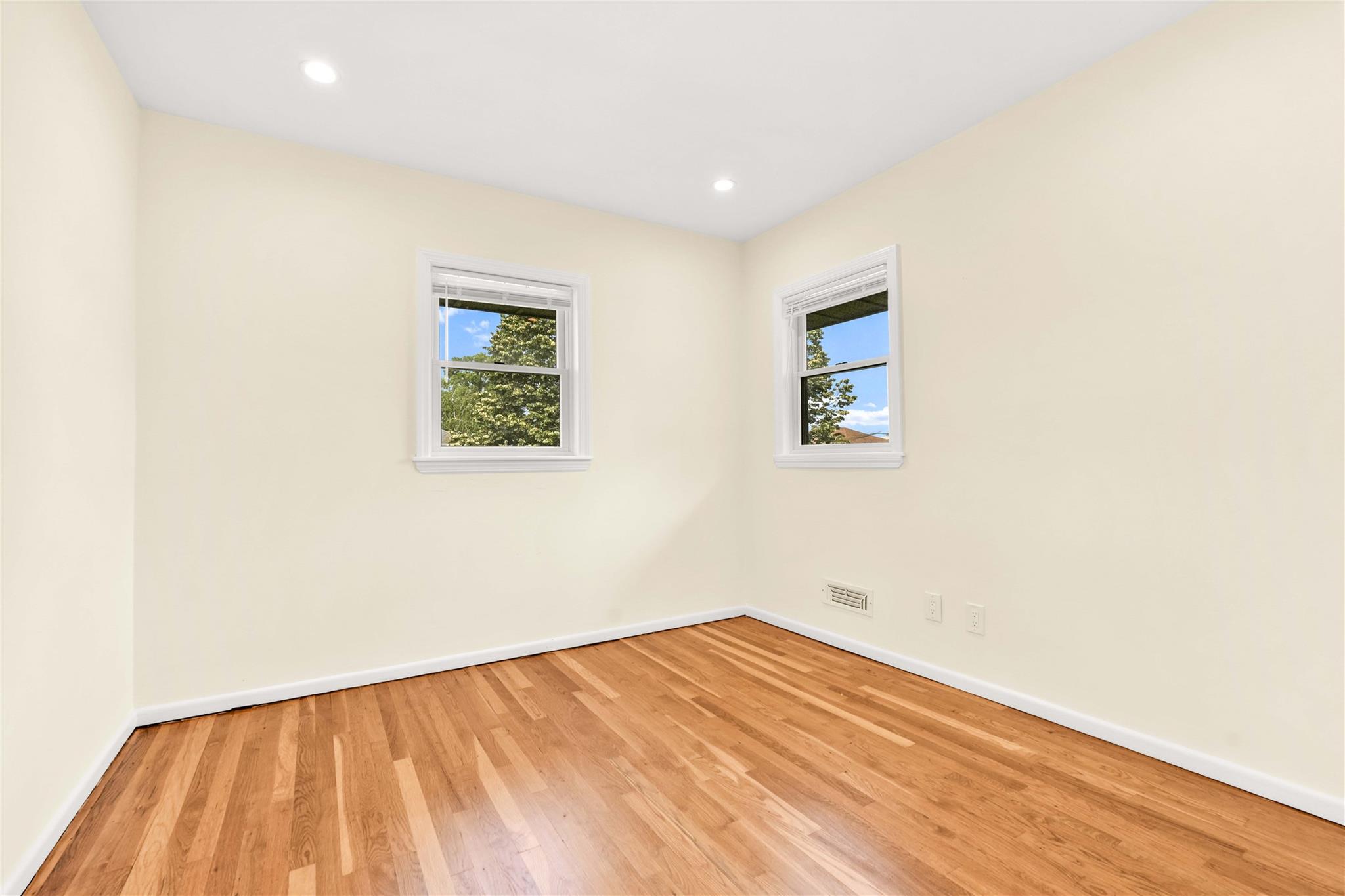 906 Bromton Drive Property Photo 14