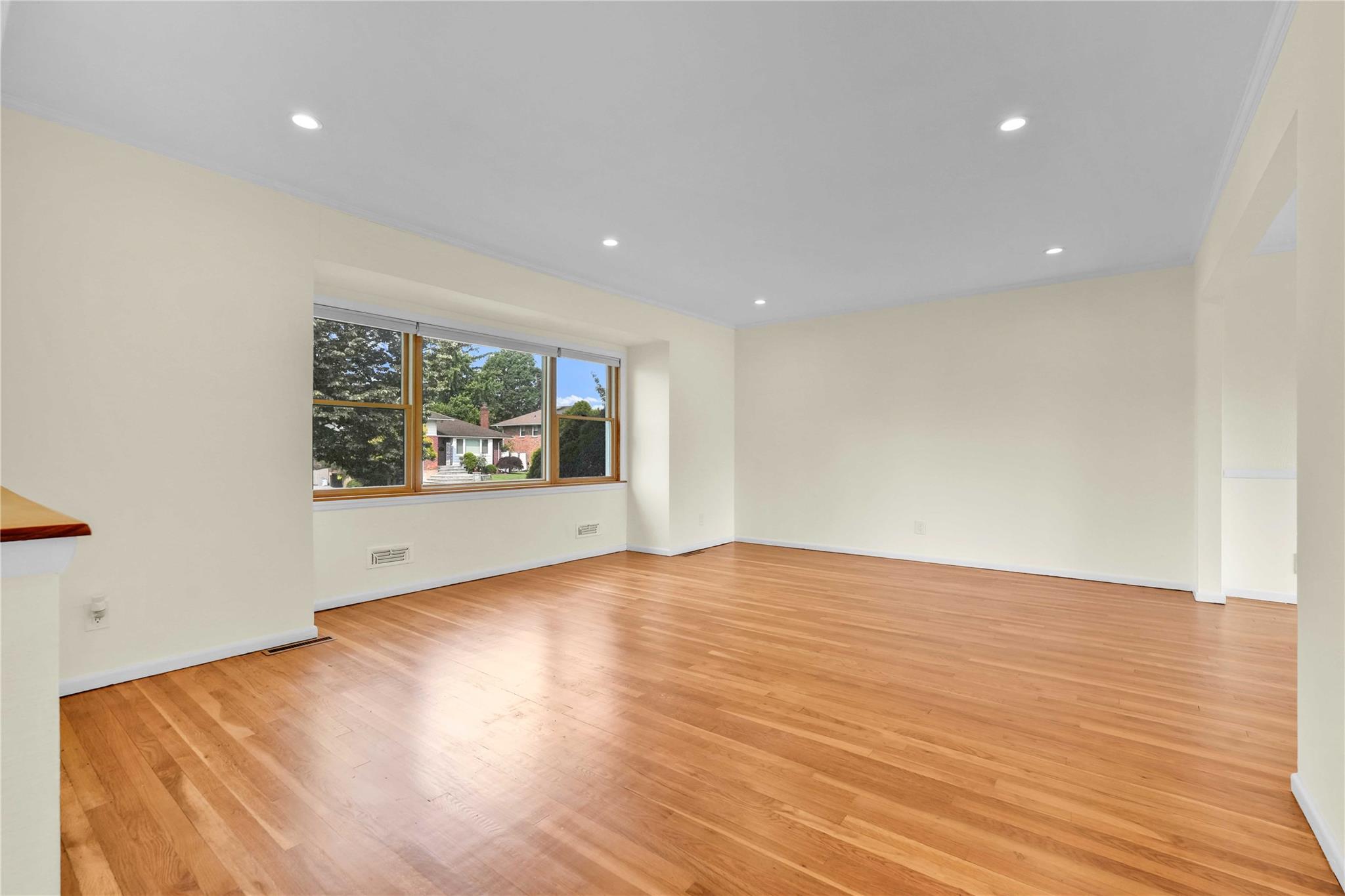 906 Bromton Drive Property Photo 16