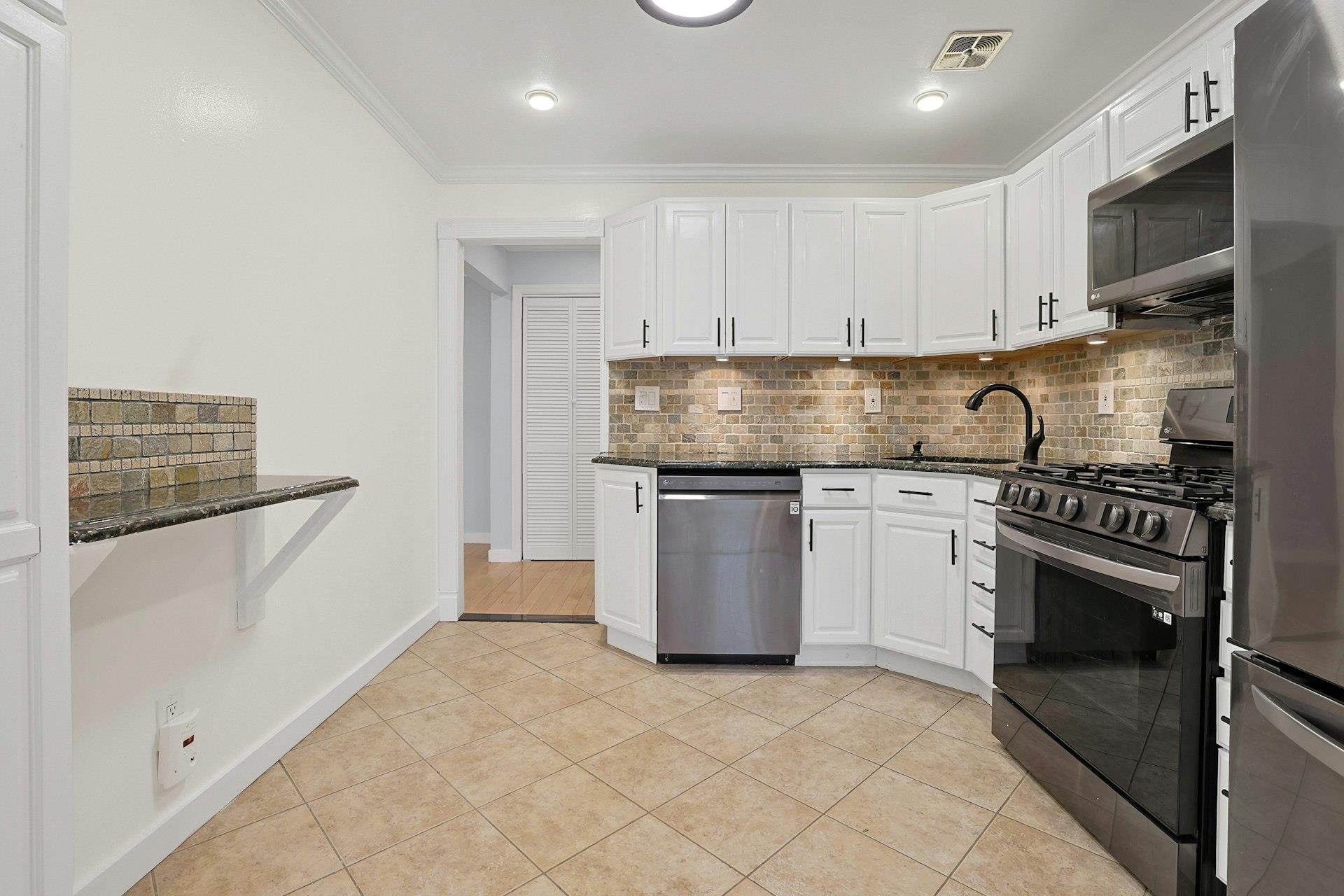 23 Country Club Lane Property Photo 1