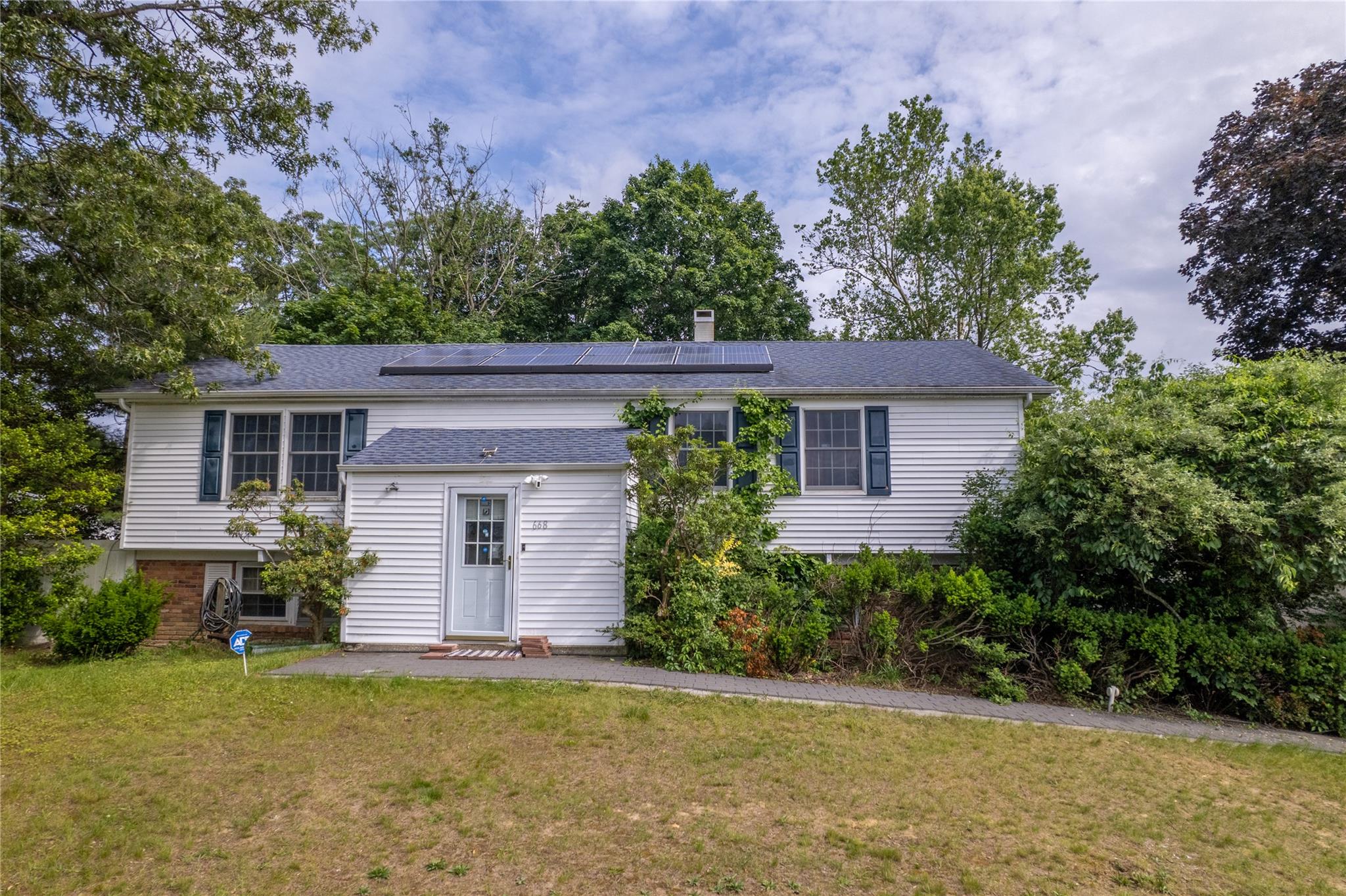 668 Hawkins Rd E Property Photo 1