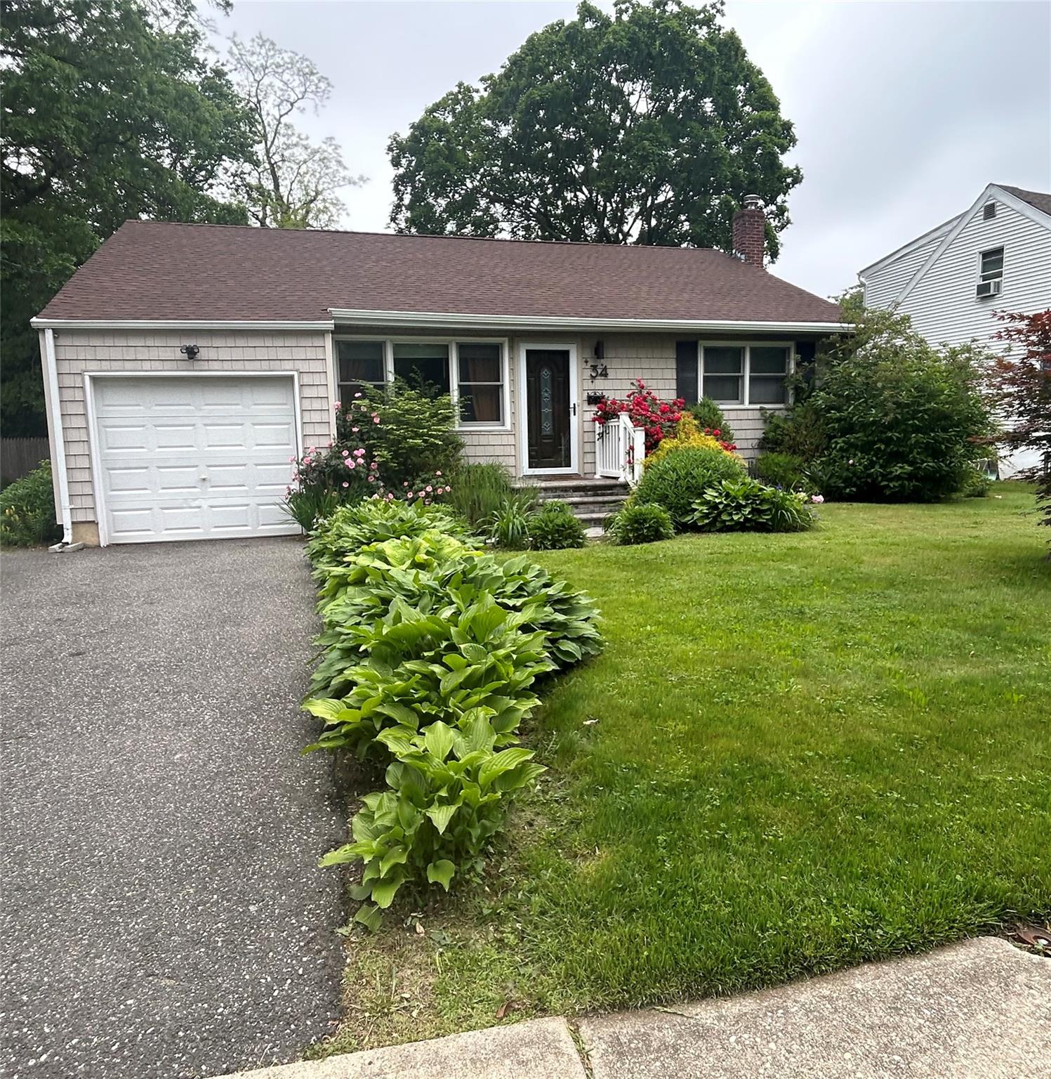 34 Woodhull Road Property Photo 1