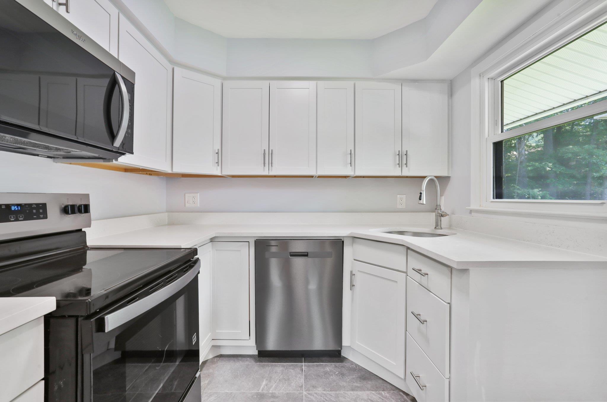 34 Warwick Place D Property Photo 1