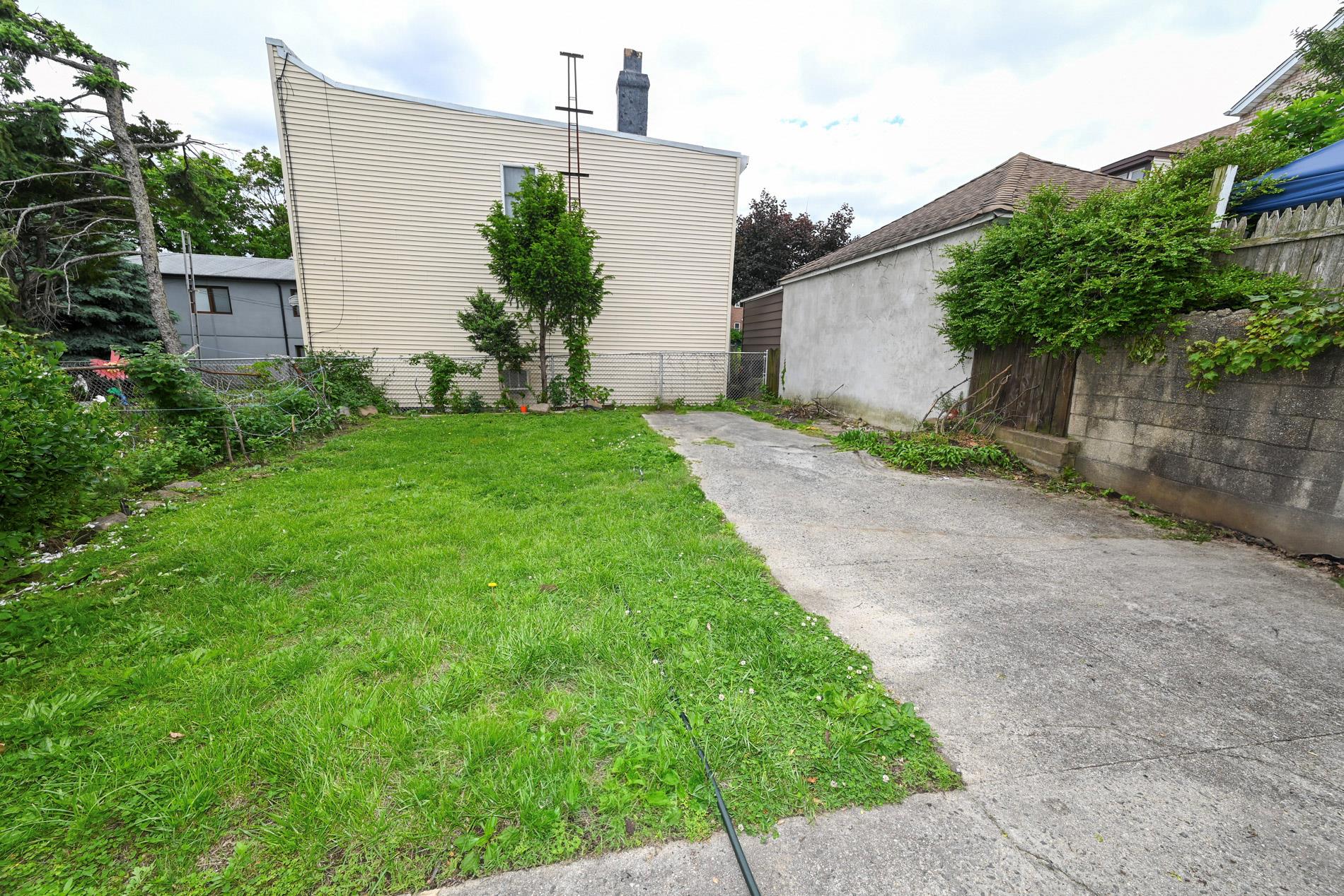 56-57 61st Street Property Photo 4