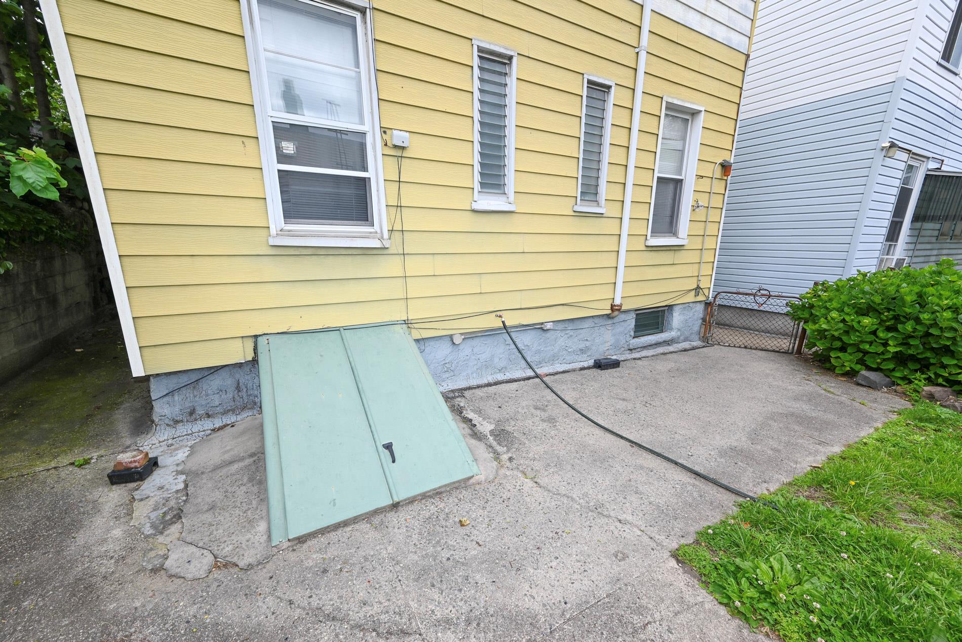 56-57 61st Street Property Photo 9