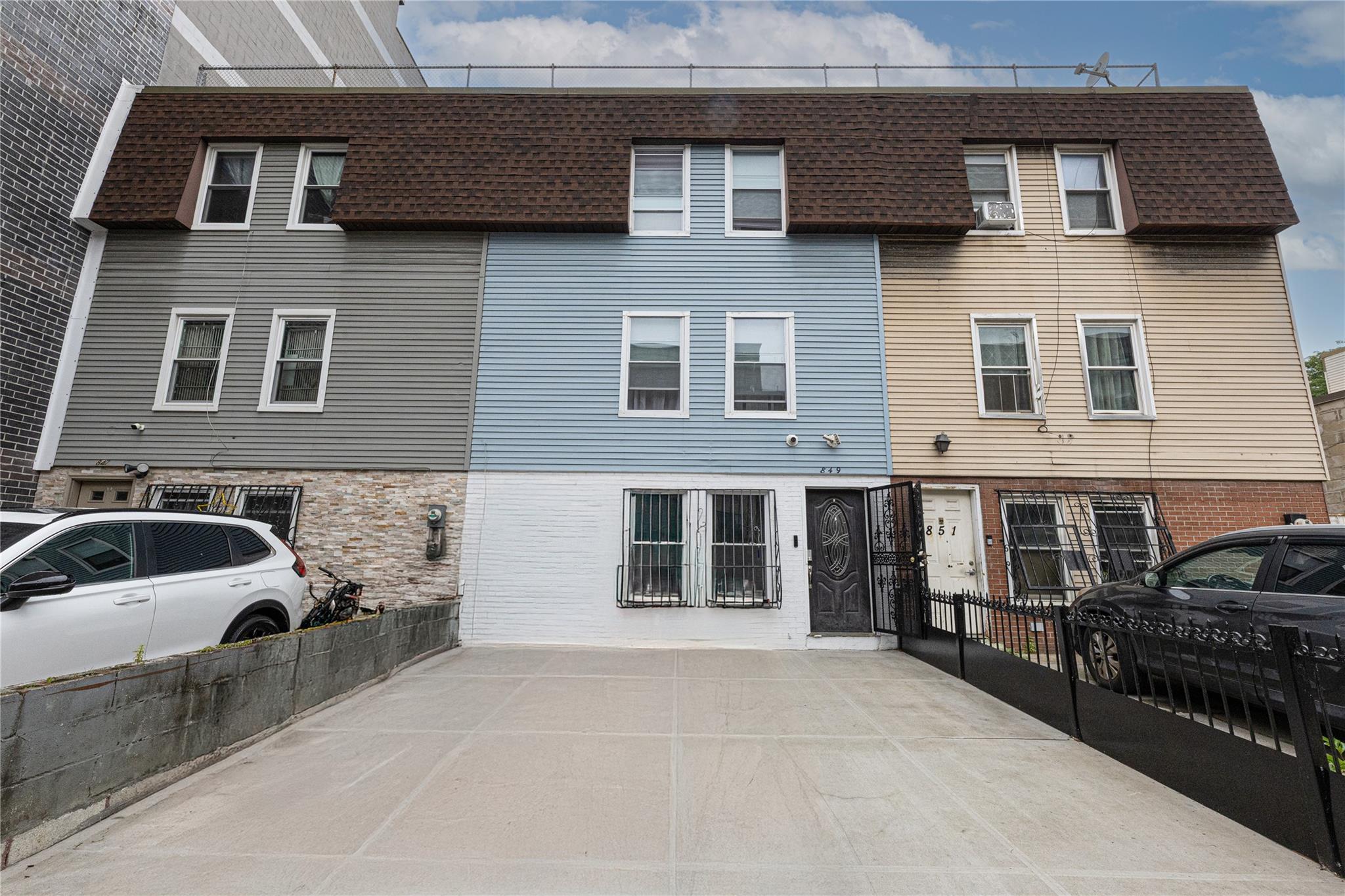 849 Southern Boulevard Property Photo 1