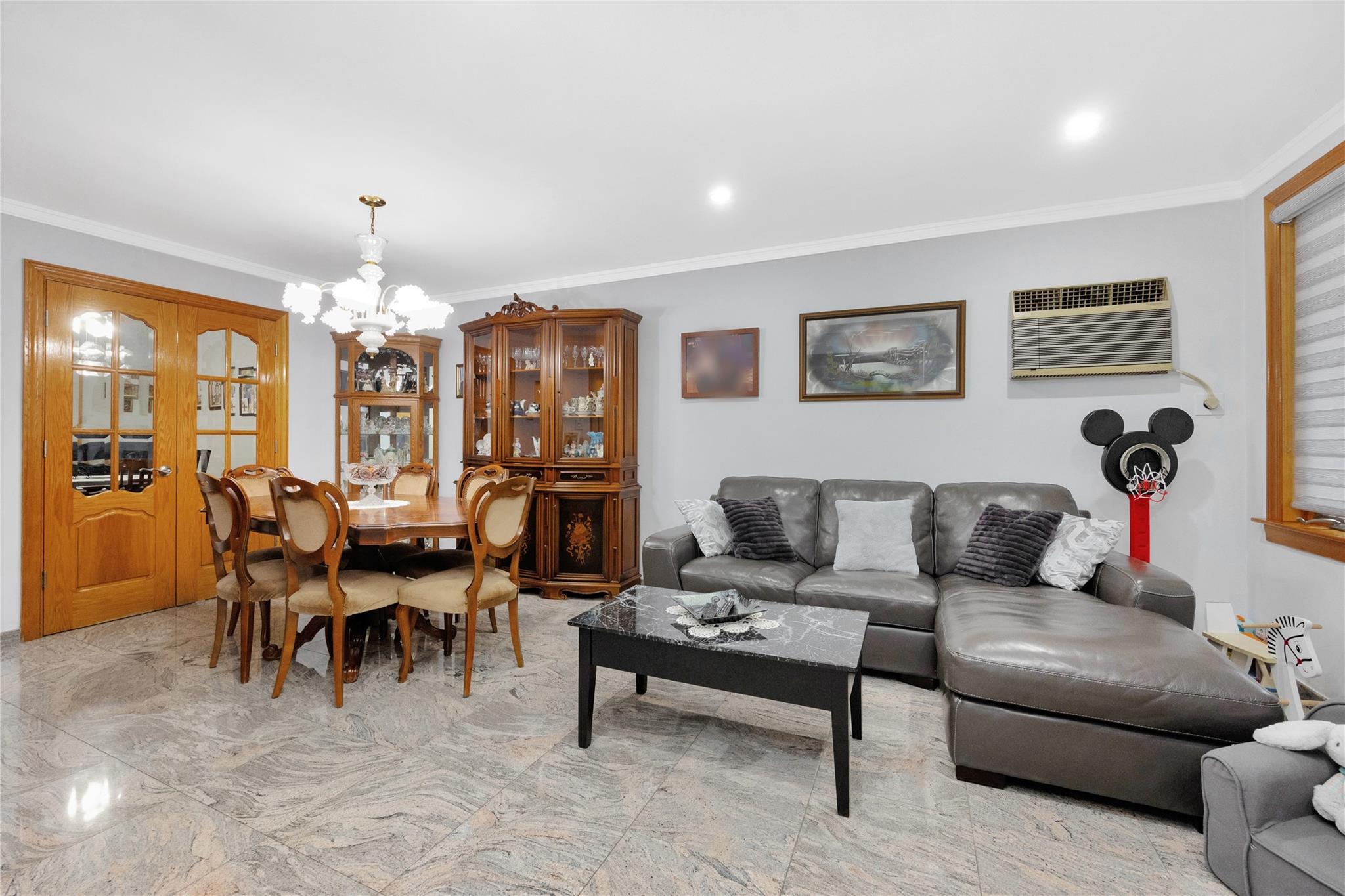 2616 Brown Street Property Photo 5