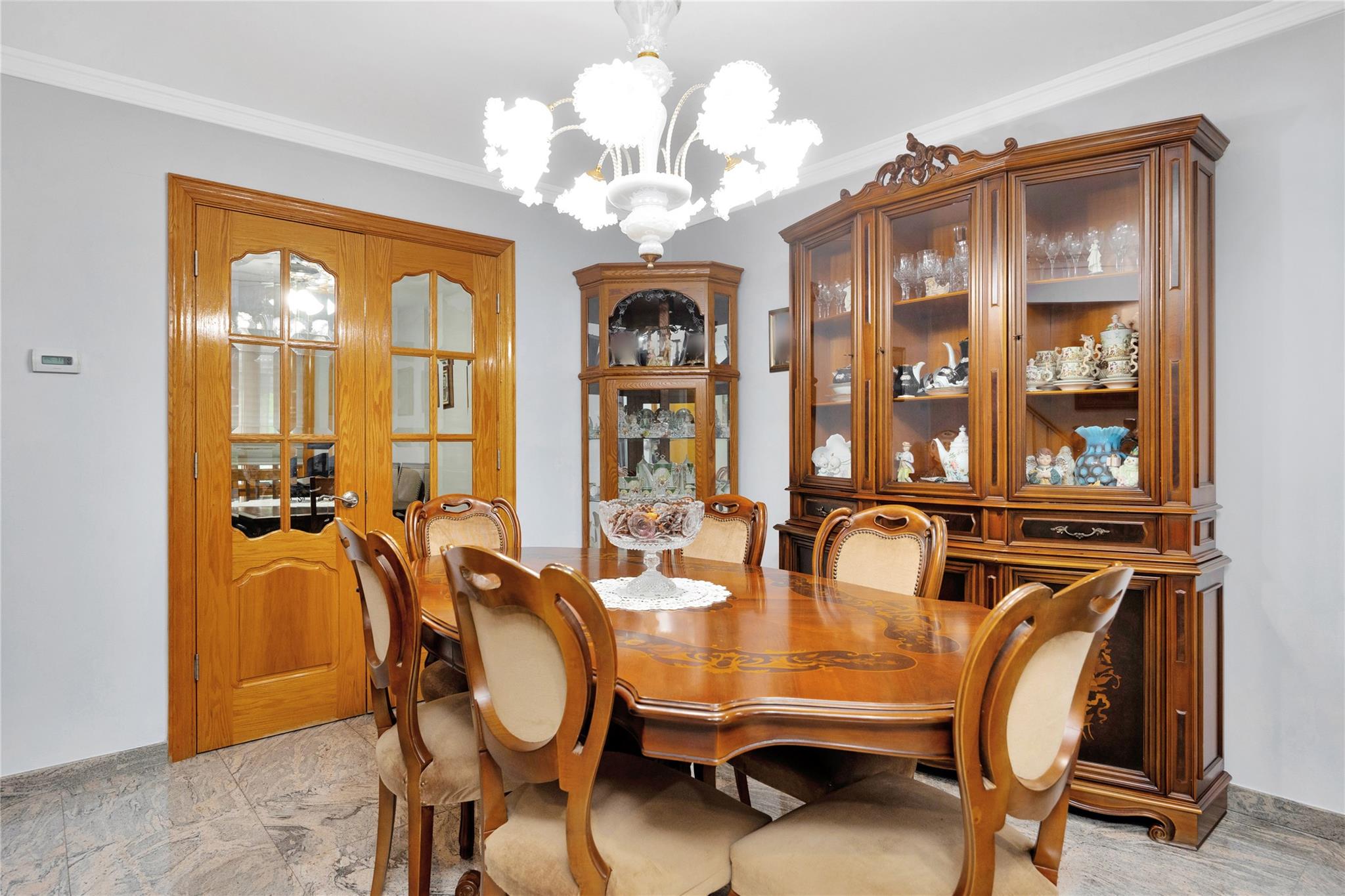 2616 Brown Street Property Photo 6