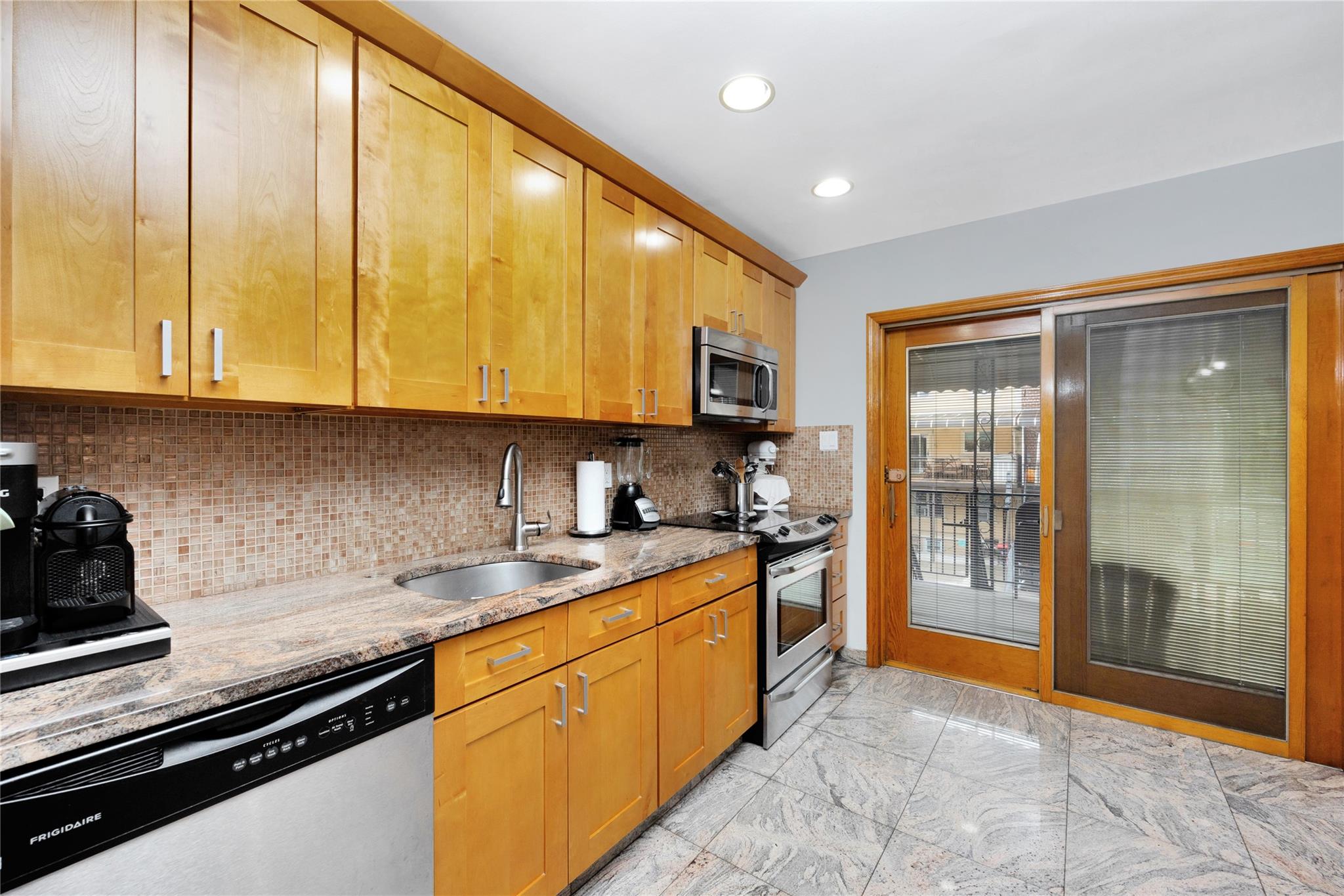 2616 Brown Street Property Photo 11