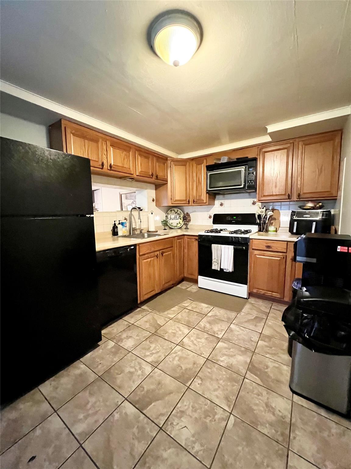 33 Roosevelt Place Property Photo 3