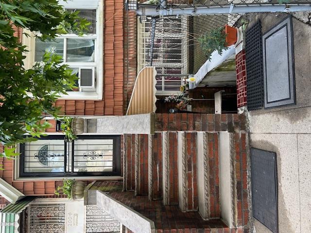 2002 East 28 Street Property Photo 4