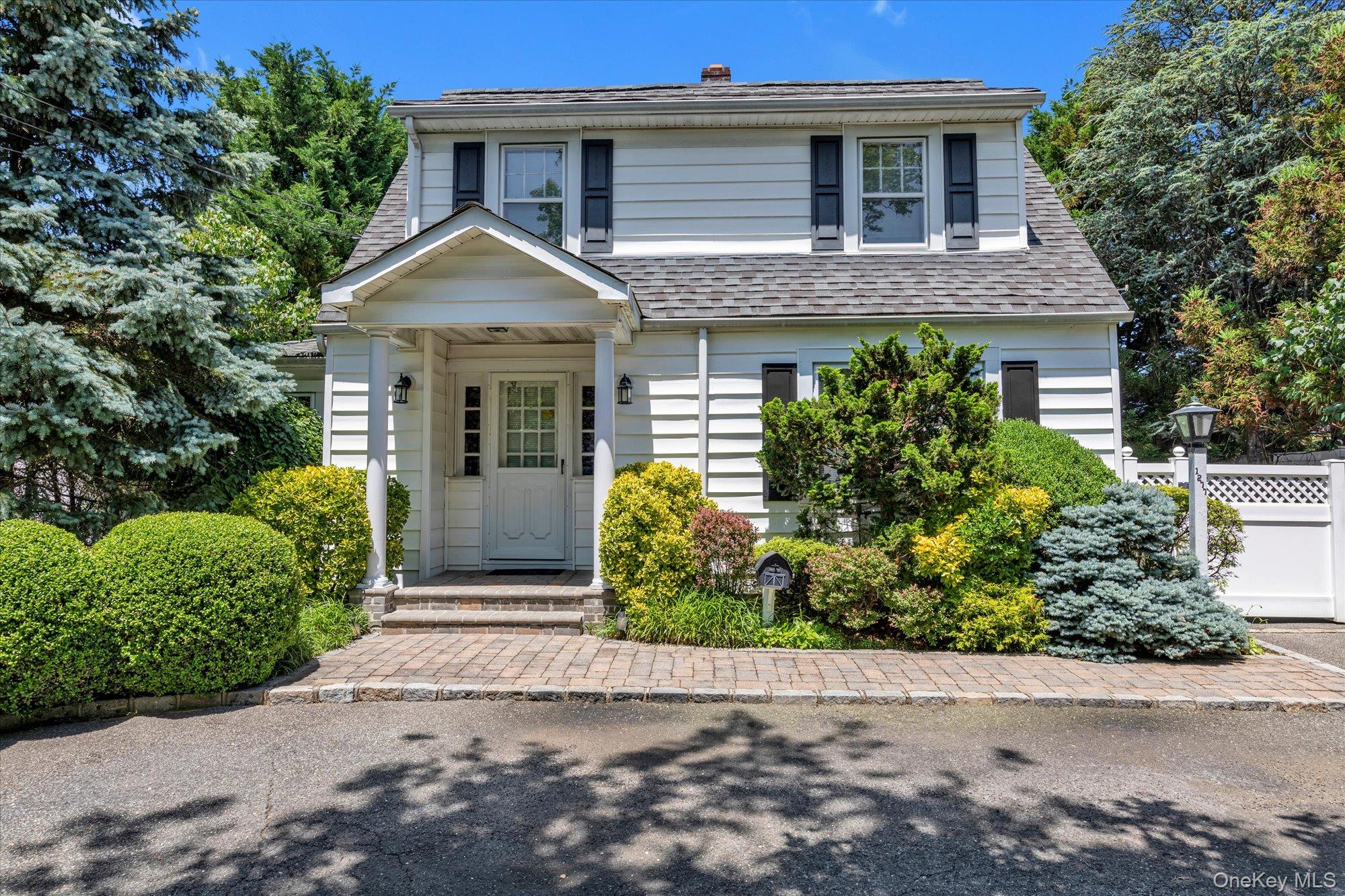 1277 Jerusalem Avenue Property Photo 1
