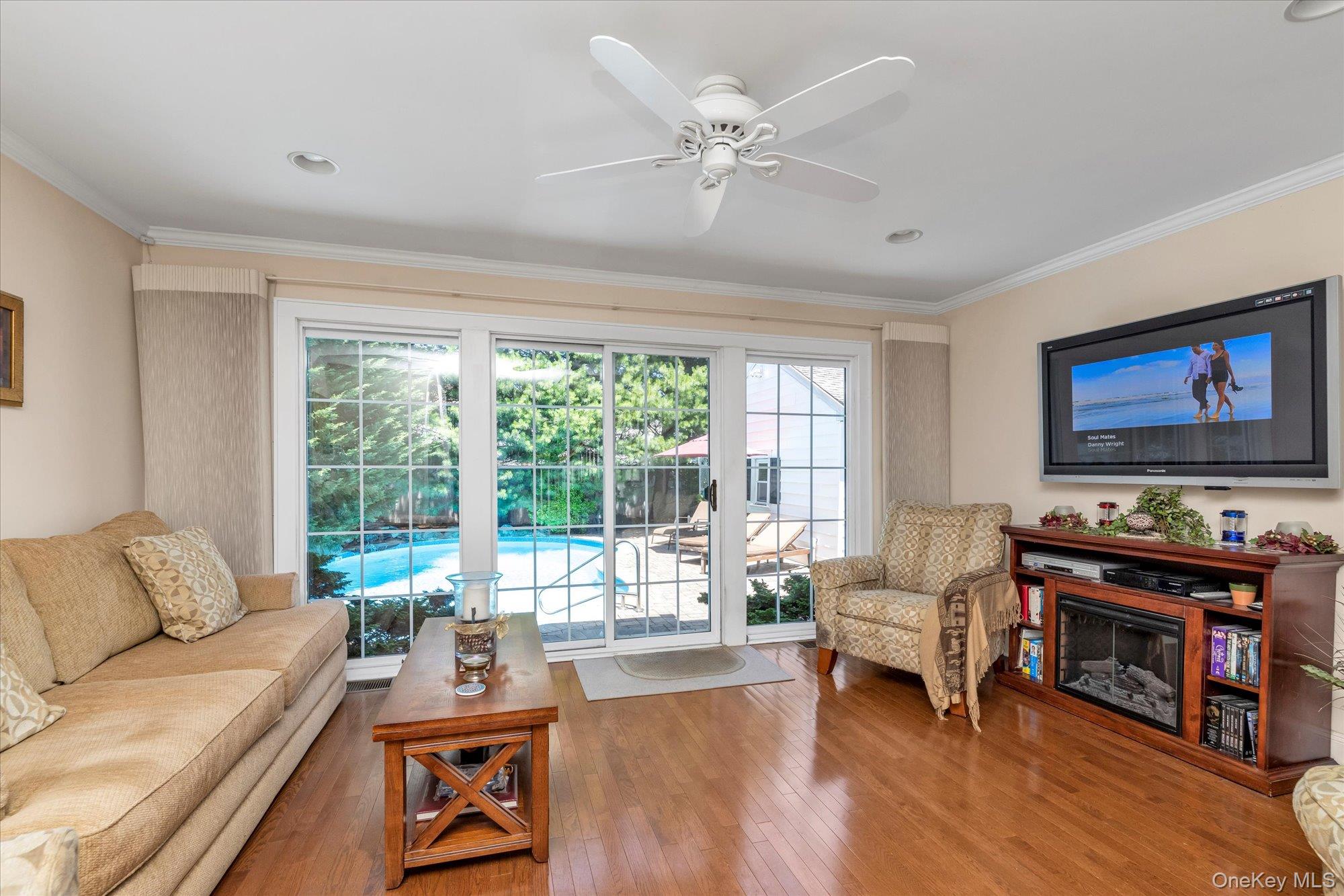 1277 Jerusalem Avenue Property Photo 2