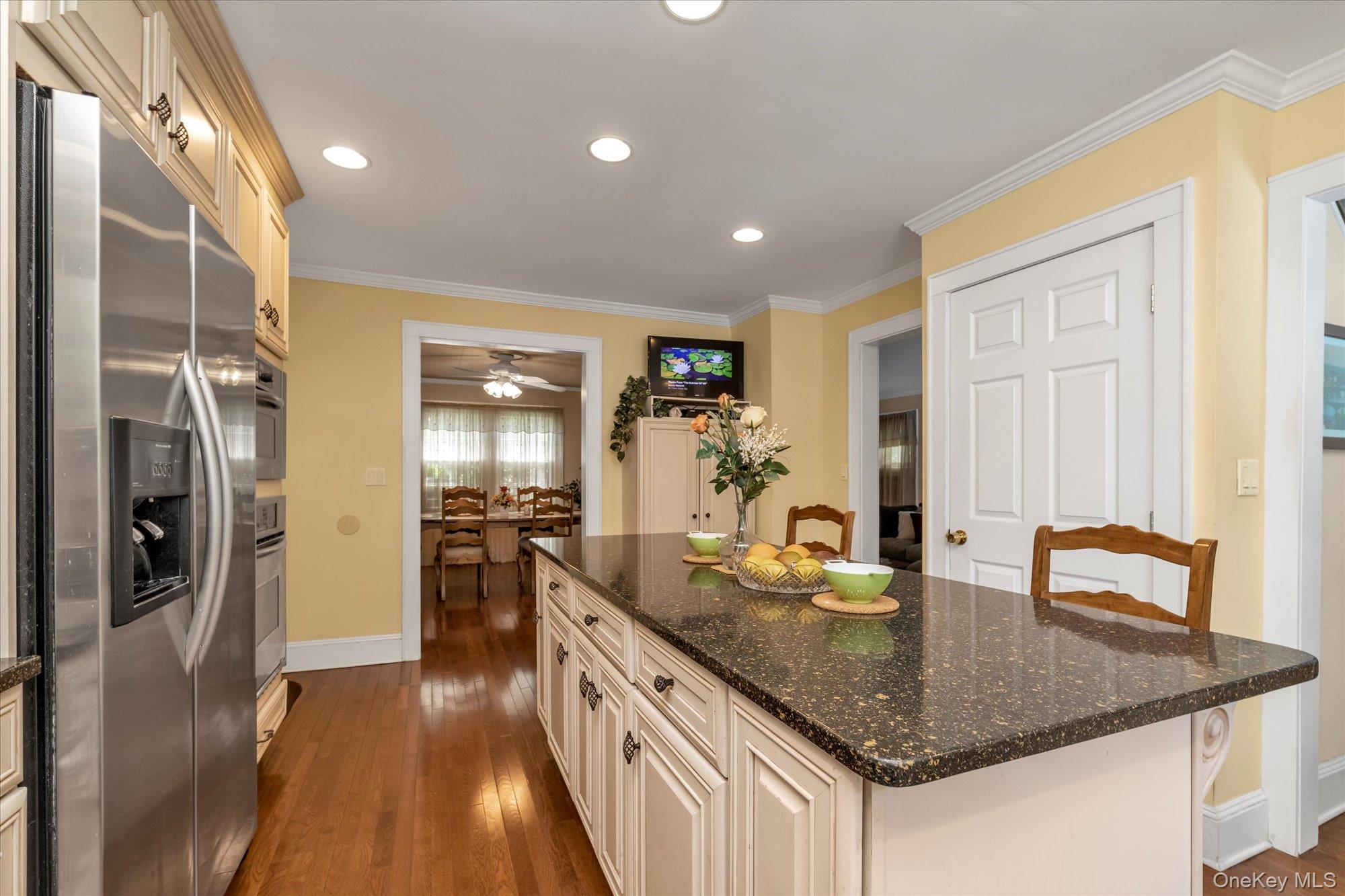1277 Jerusalem Avenue Property Photo 8