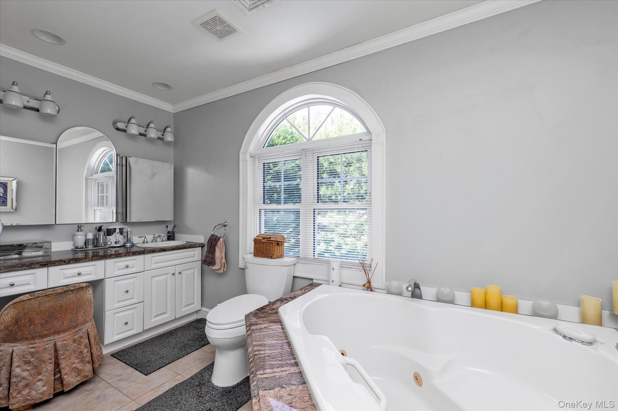 1277 Jerusalem Avenue Property Photo 14