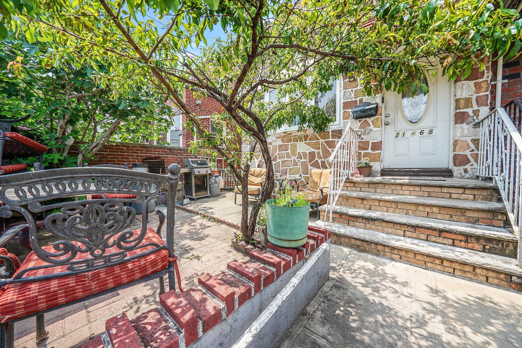 2168 37th Street Property Photo 1