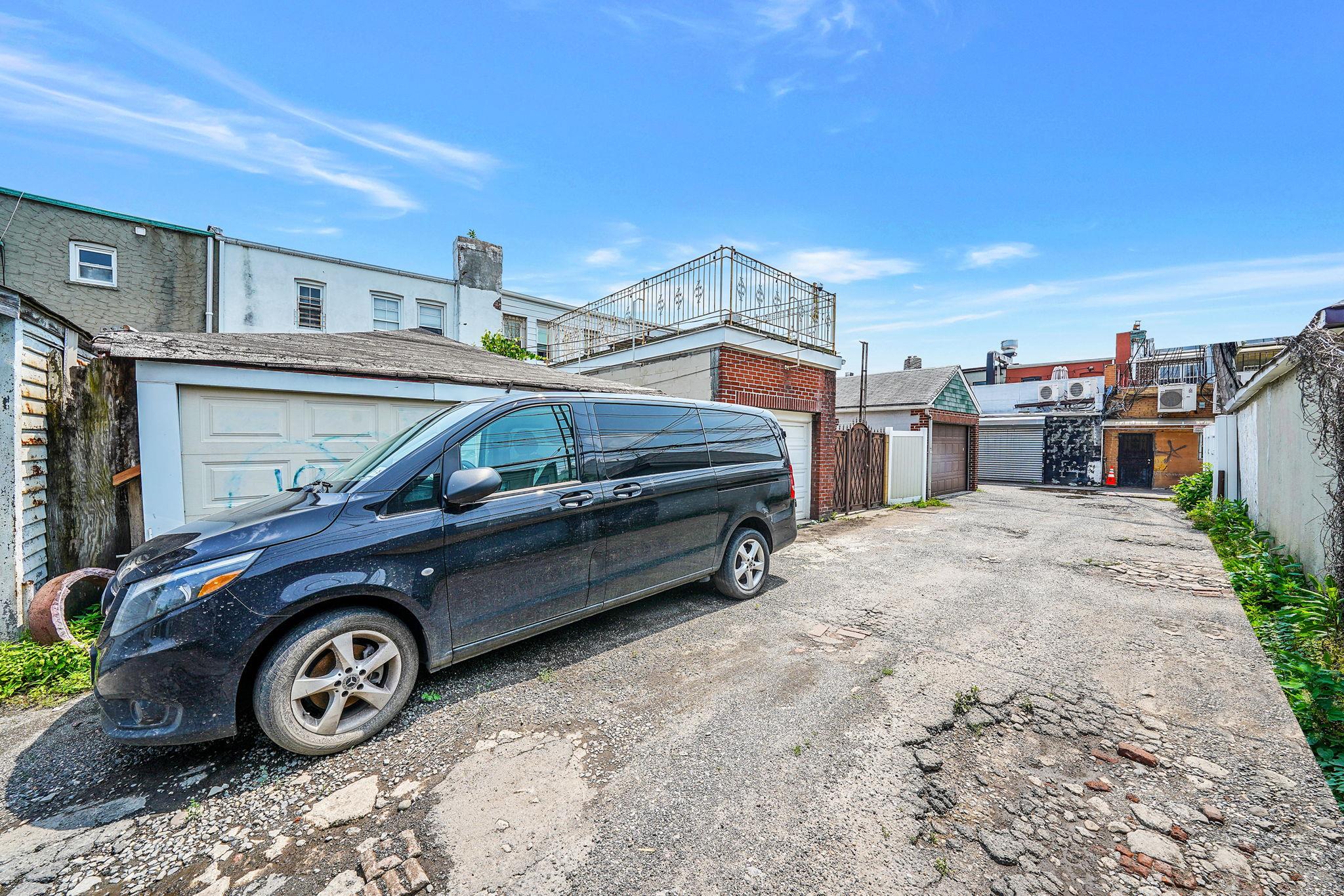 2168 37th Street Property Photo 4