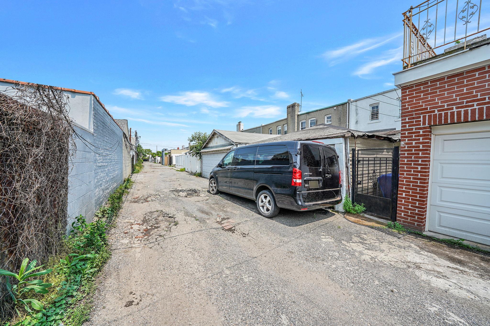 2168 37th Street Property Photo 5