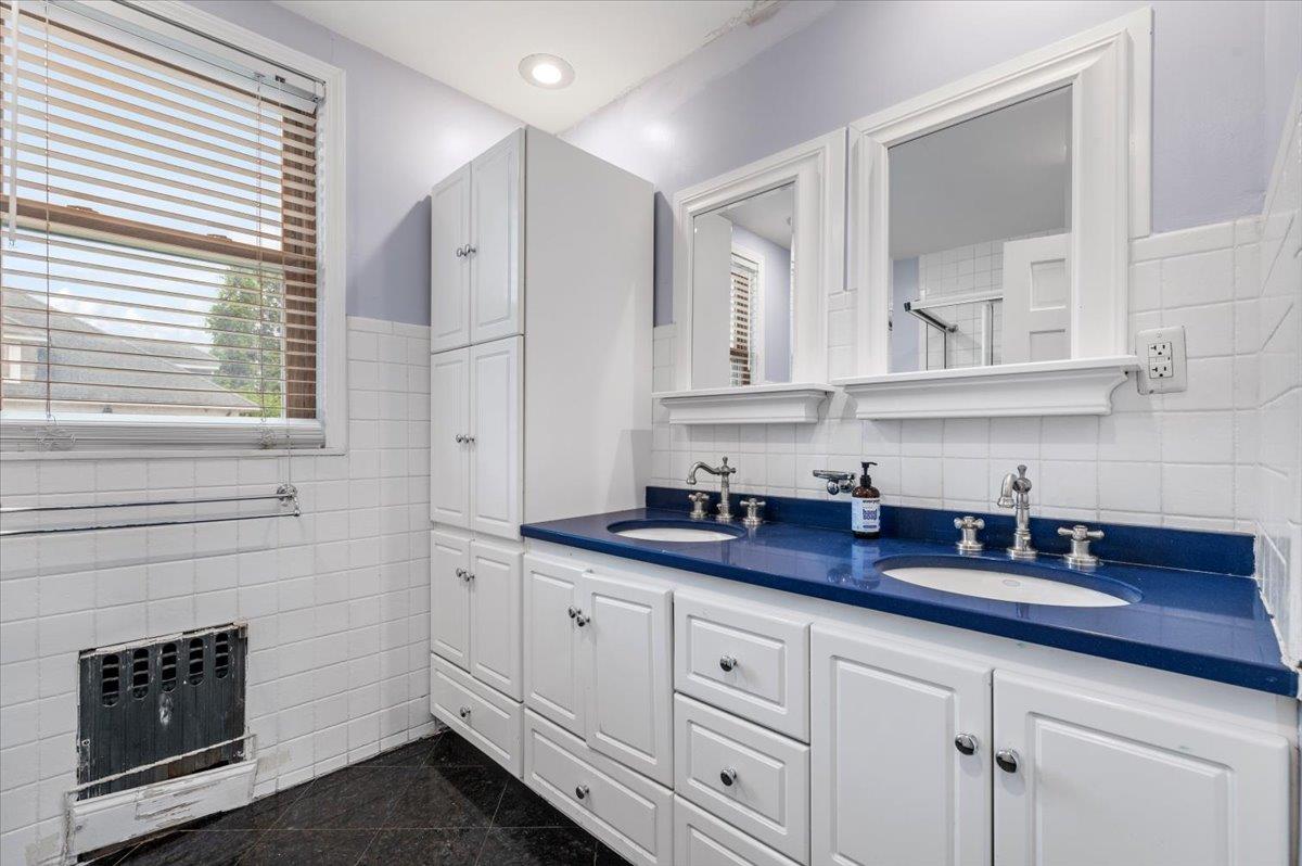 345 Broadway Property Photo 16