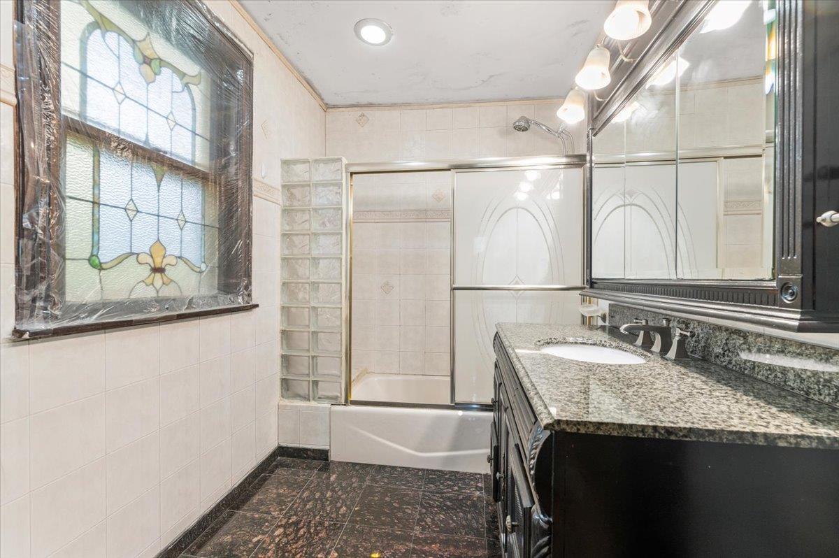 345 Broadway Property Photo 17