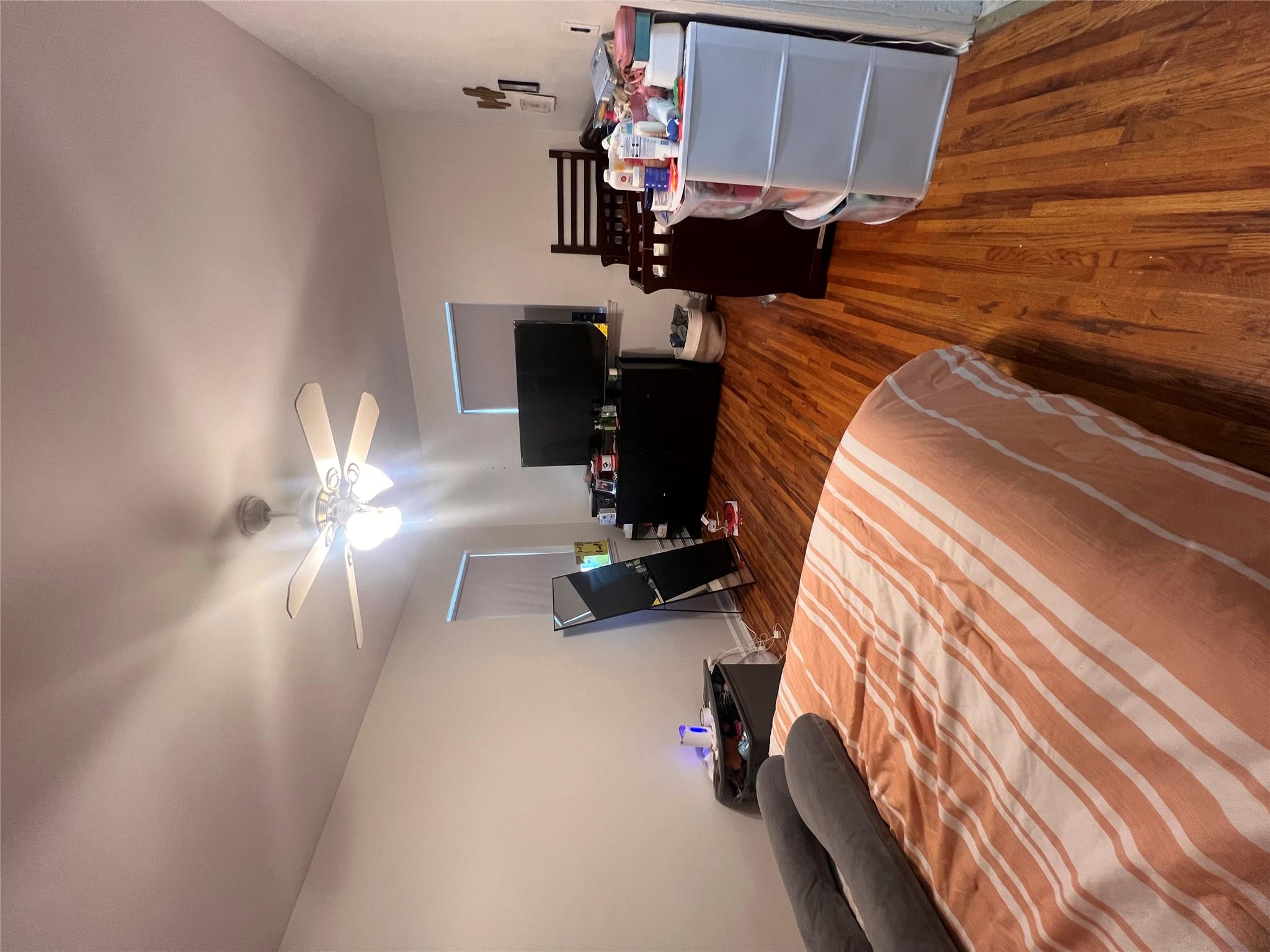 2834 Harding Avenue Property Photo 4