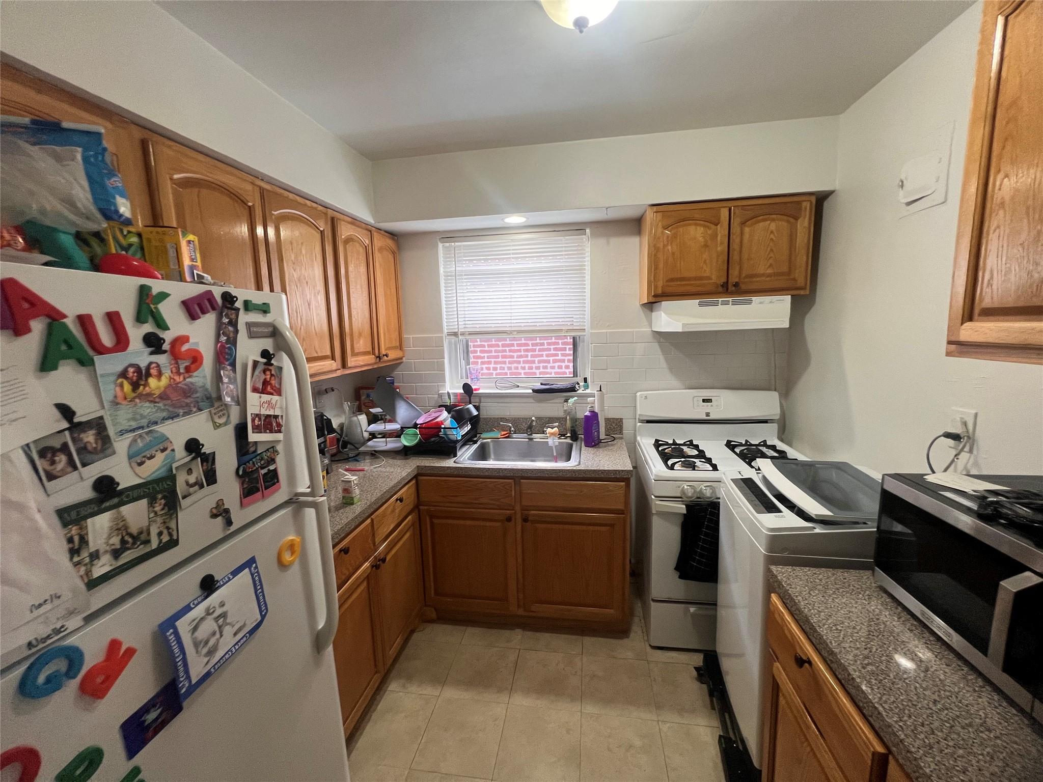 2834 Harding Avenue Property Photo 6