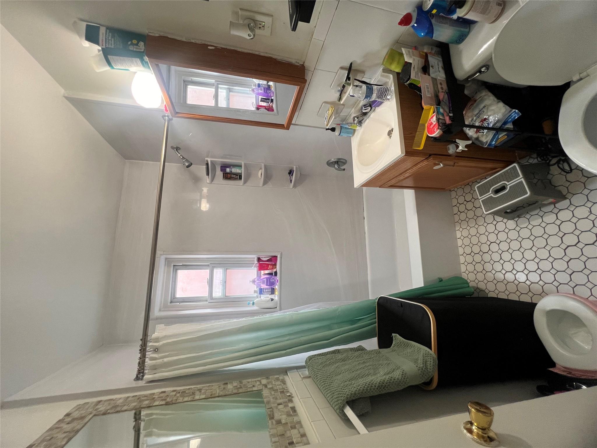 2834 Harding Avenue Property Photo 7