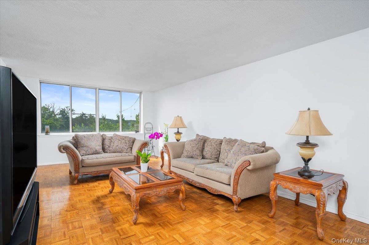 1270 North Avenue 5a Property Photo 10