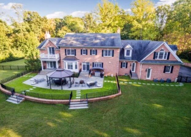 1616 Stewart Lane Property Photo 2