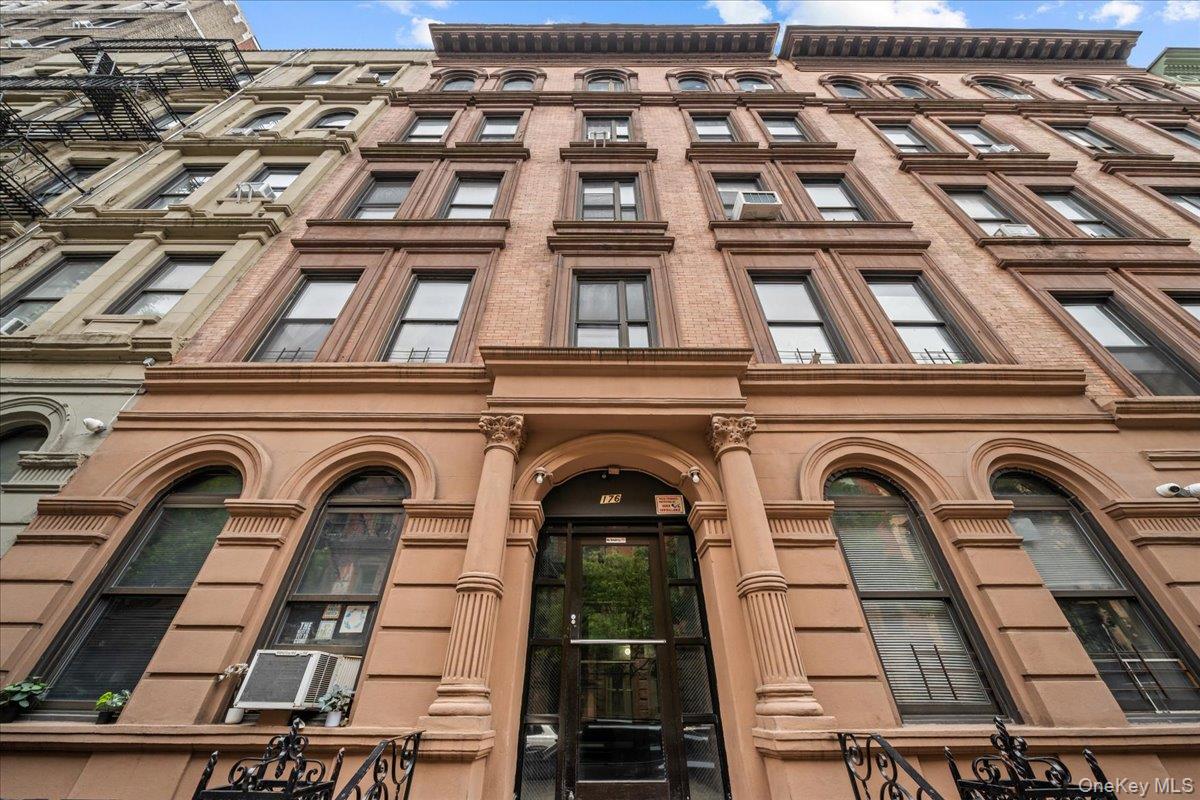 176 W 81 Street 3e Property Photo 1