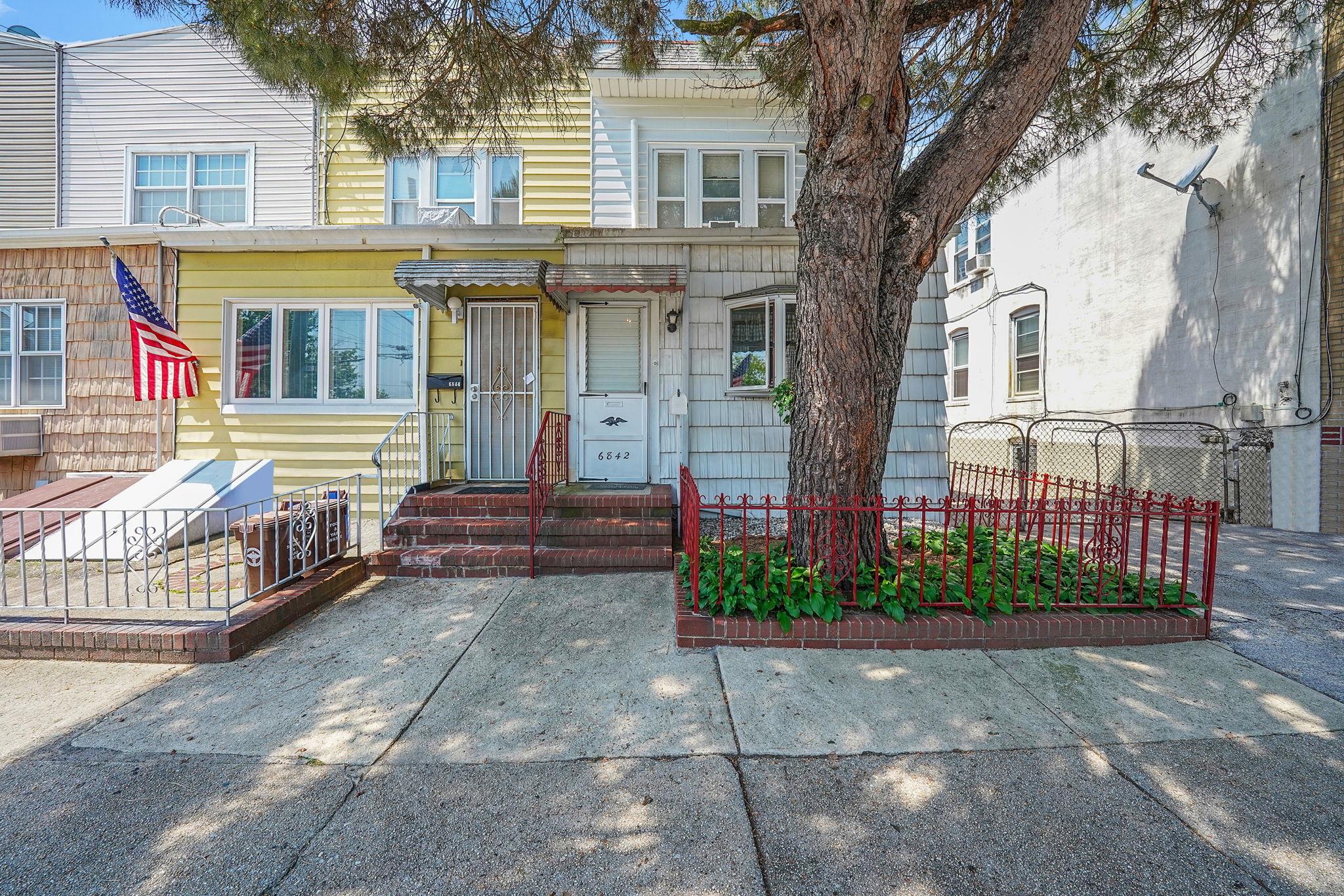 6842 78th Street Property Photo 1