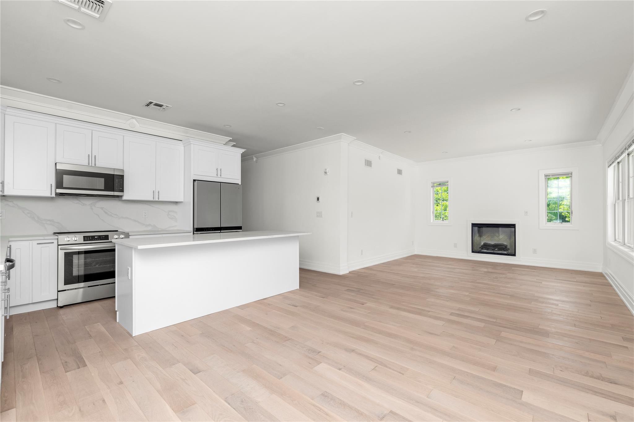 22 Sagamore Hill Drive 1b Property Photo 6