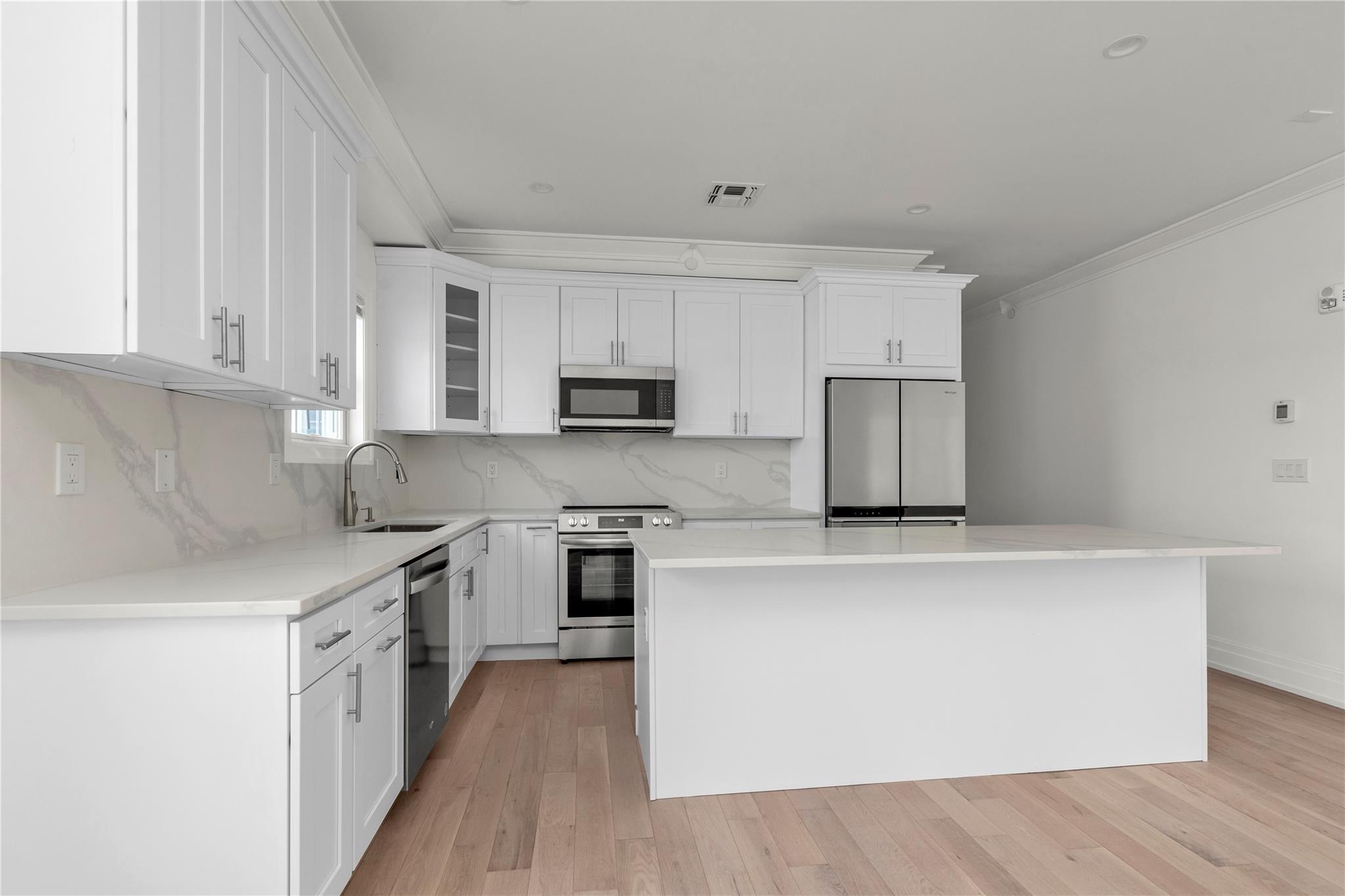 22 Sagamore Hill Drive 1b Property Photo 8