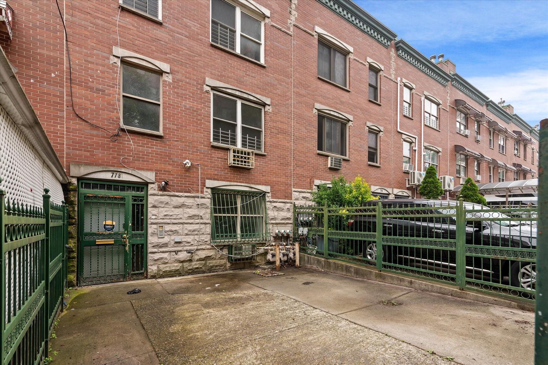 718 Garden Street Property Photo 1