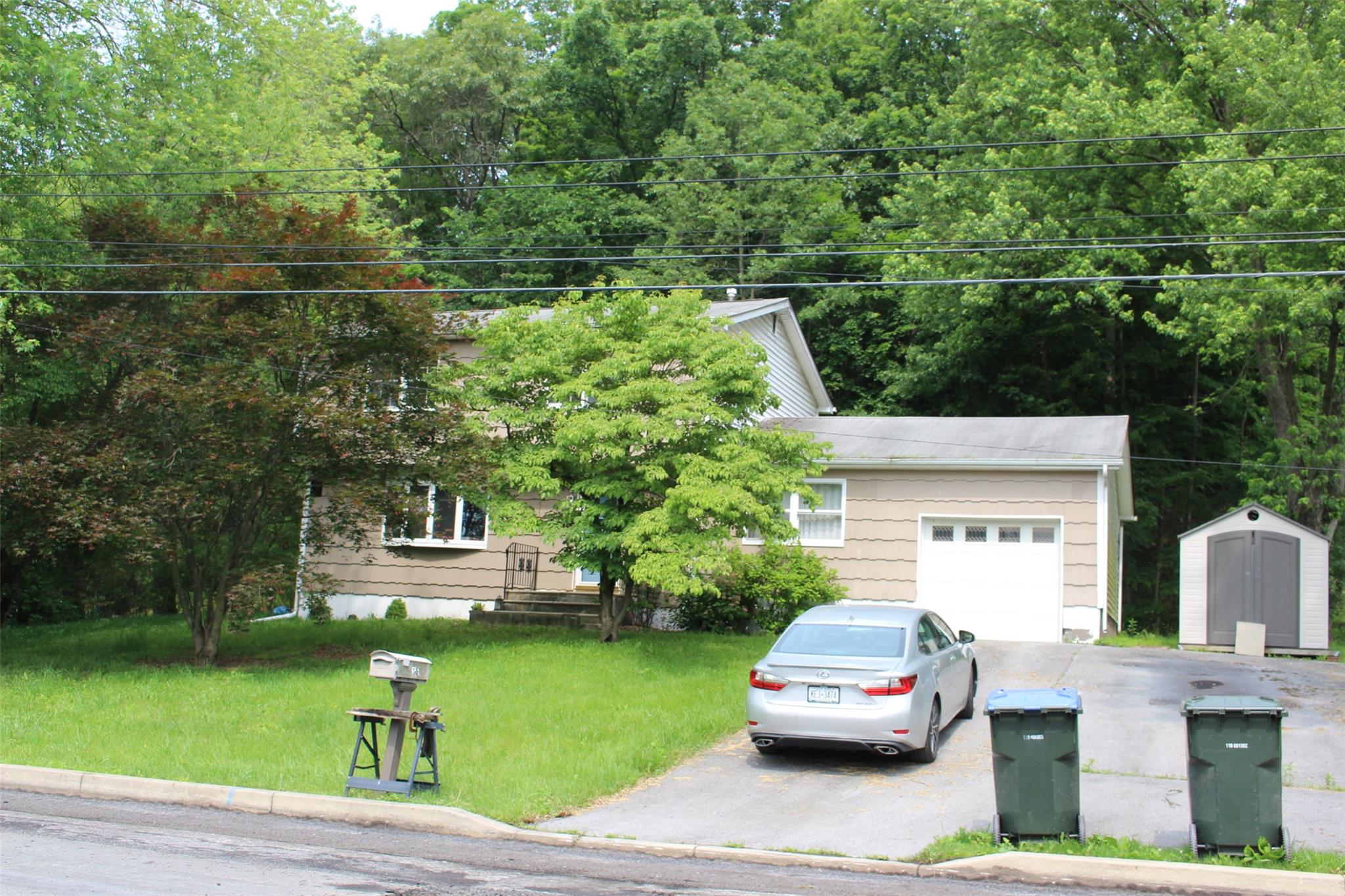 15 Vivian Lane Property Photo 1