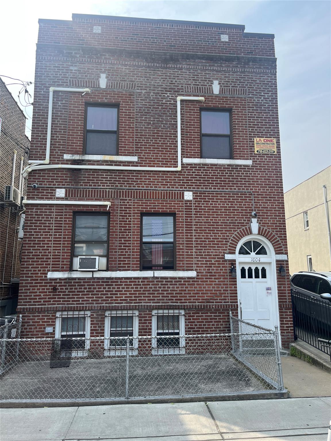 1004 Rhinelander Avenue Property Photo 1