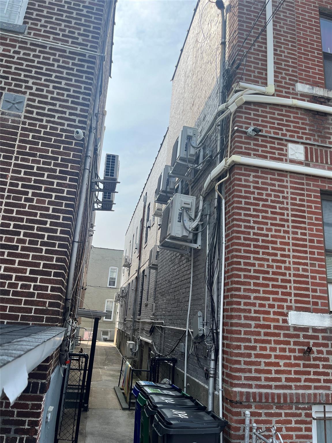 1004 Rhinelander Avenue Property Photo 2