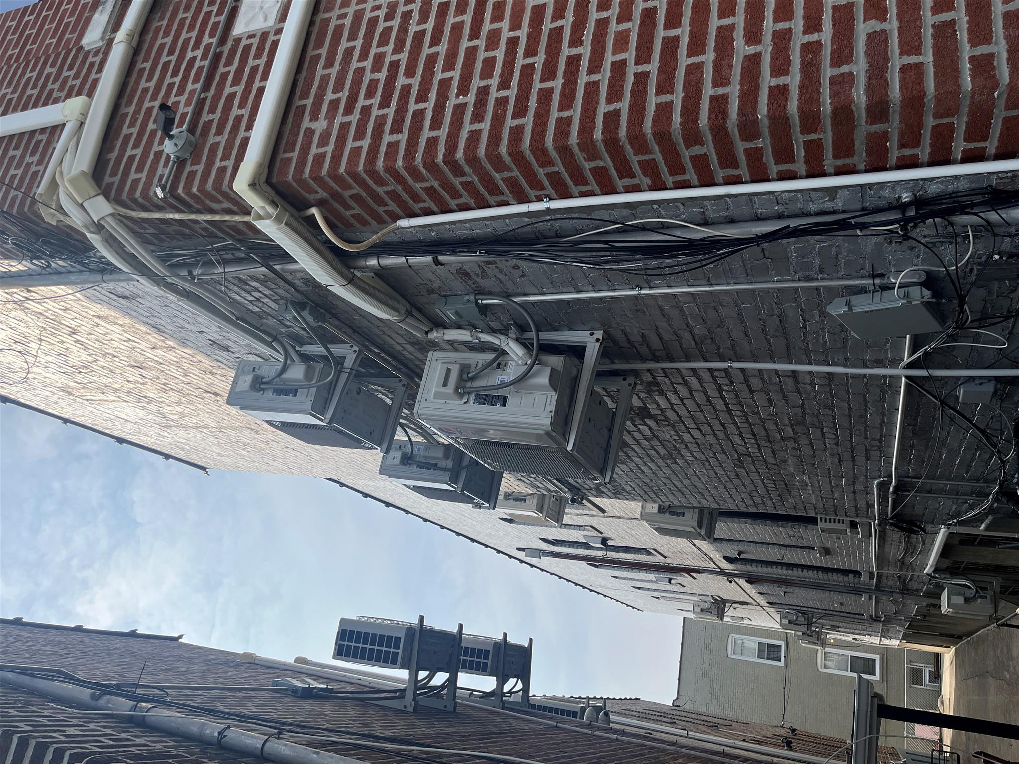 1004 Rhinelander Avenue Property Photo 3