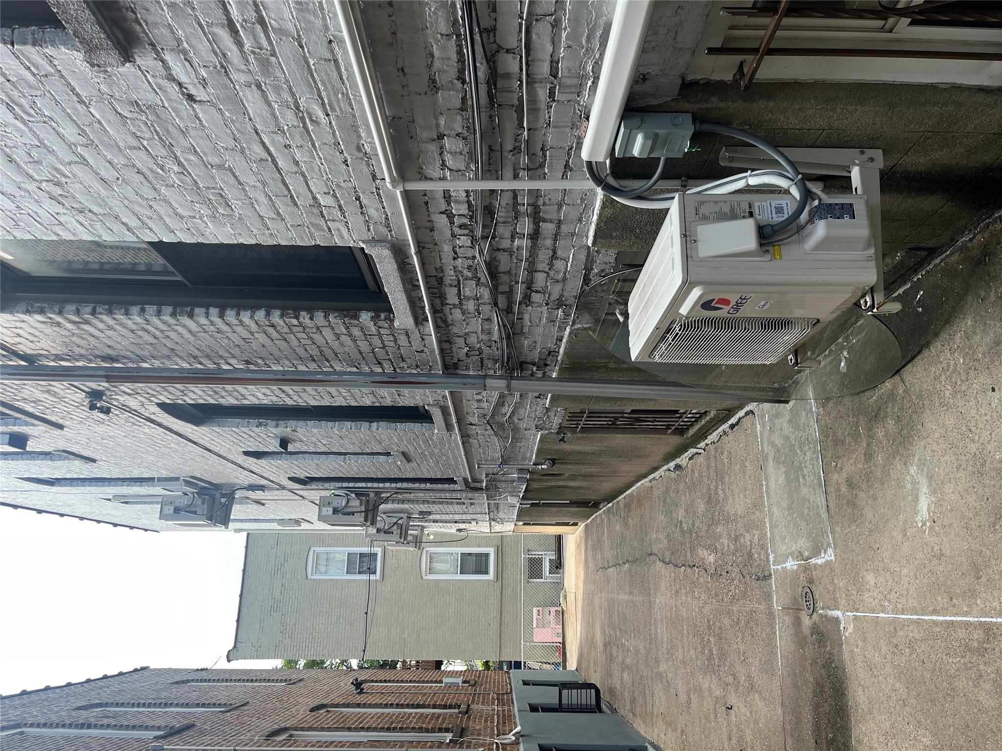 1004 Rhinelander Avenue Property Photo 6