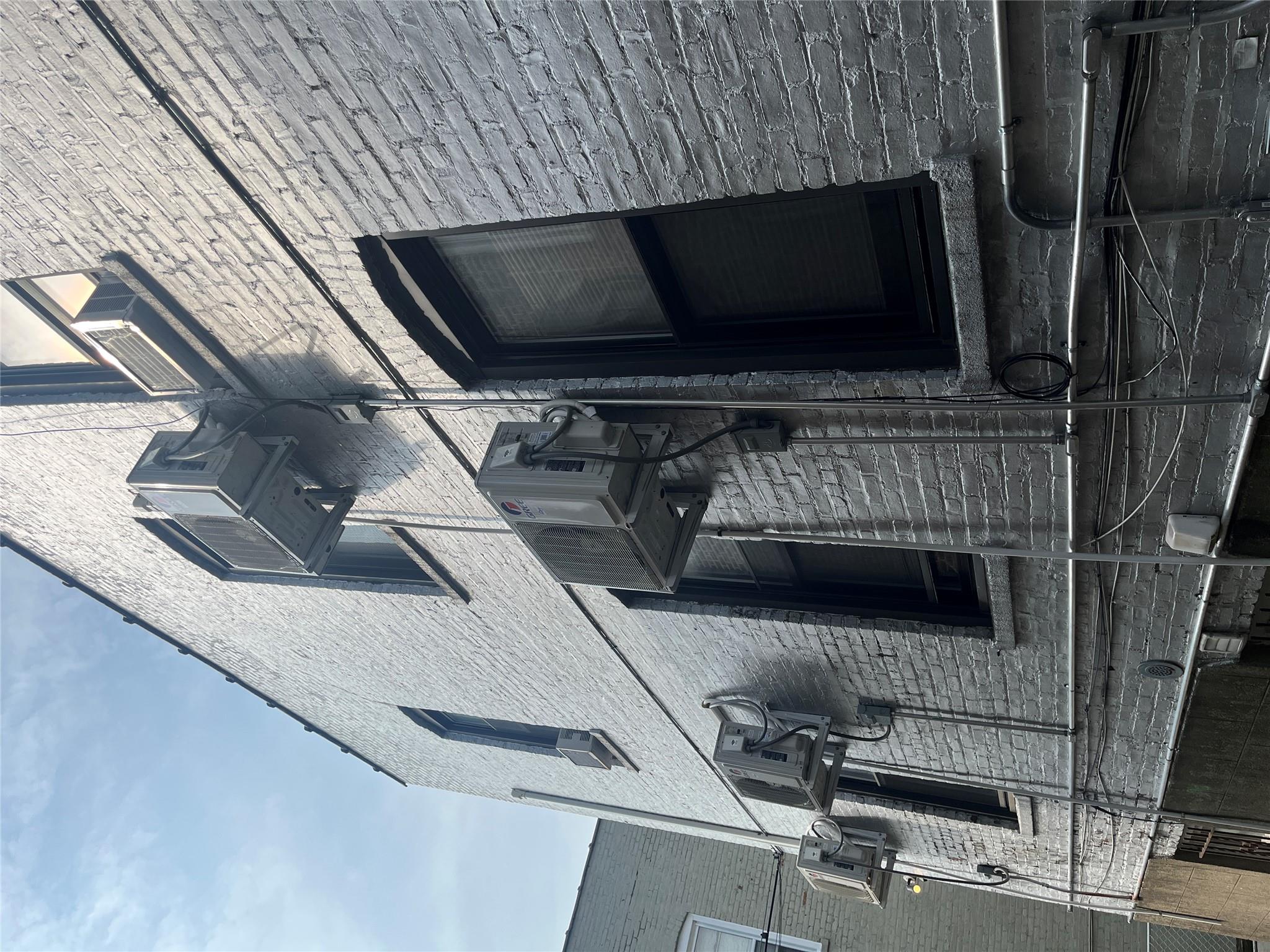 1004 Rhinelander Avenue Property Photo 7