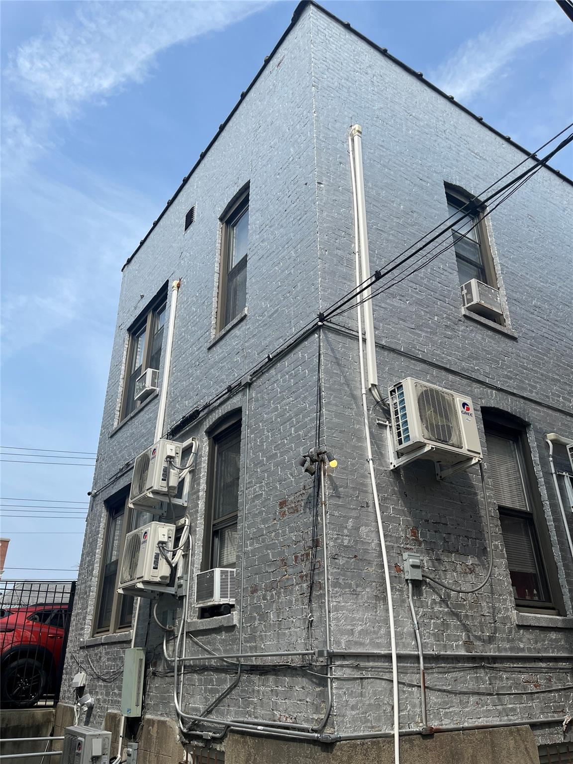 1004 Rhinelander Avenue Property Photo 9